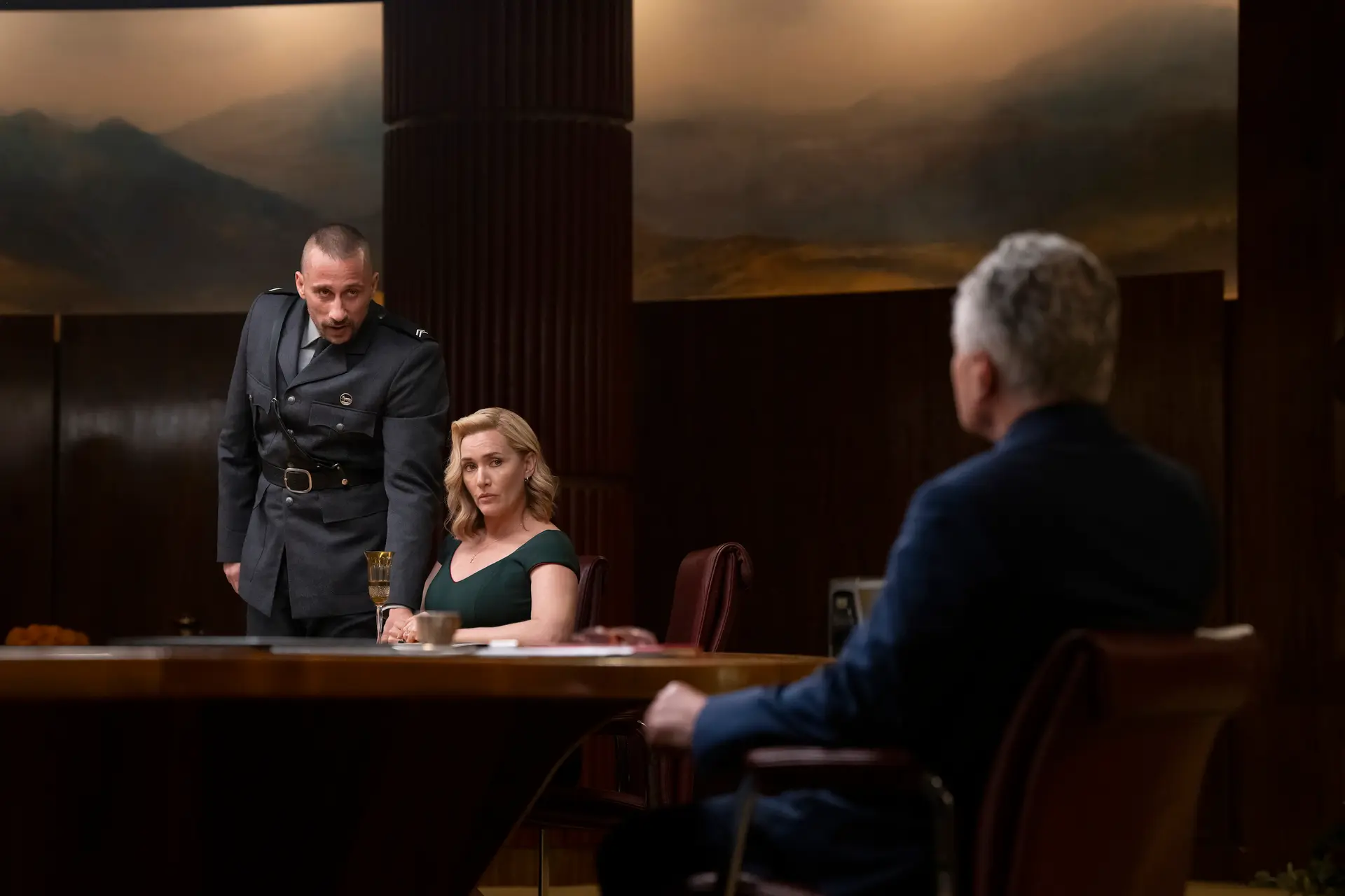 Kate Winslet schittert in eerste trailer van nieuwe HBO-serie 'The Regime'