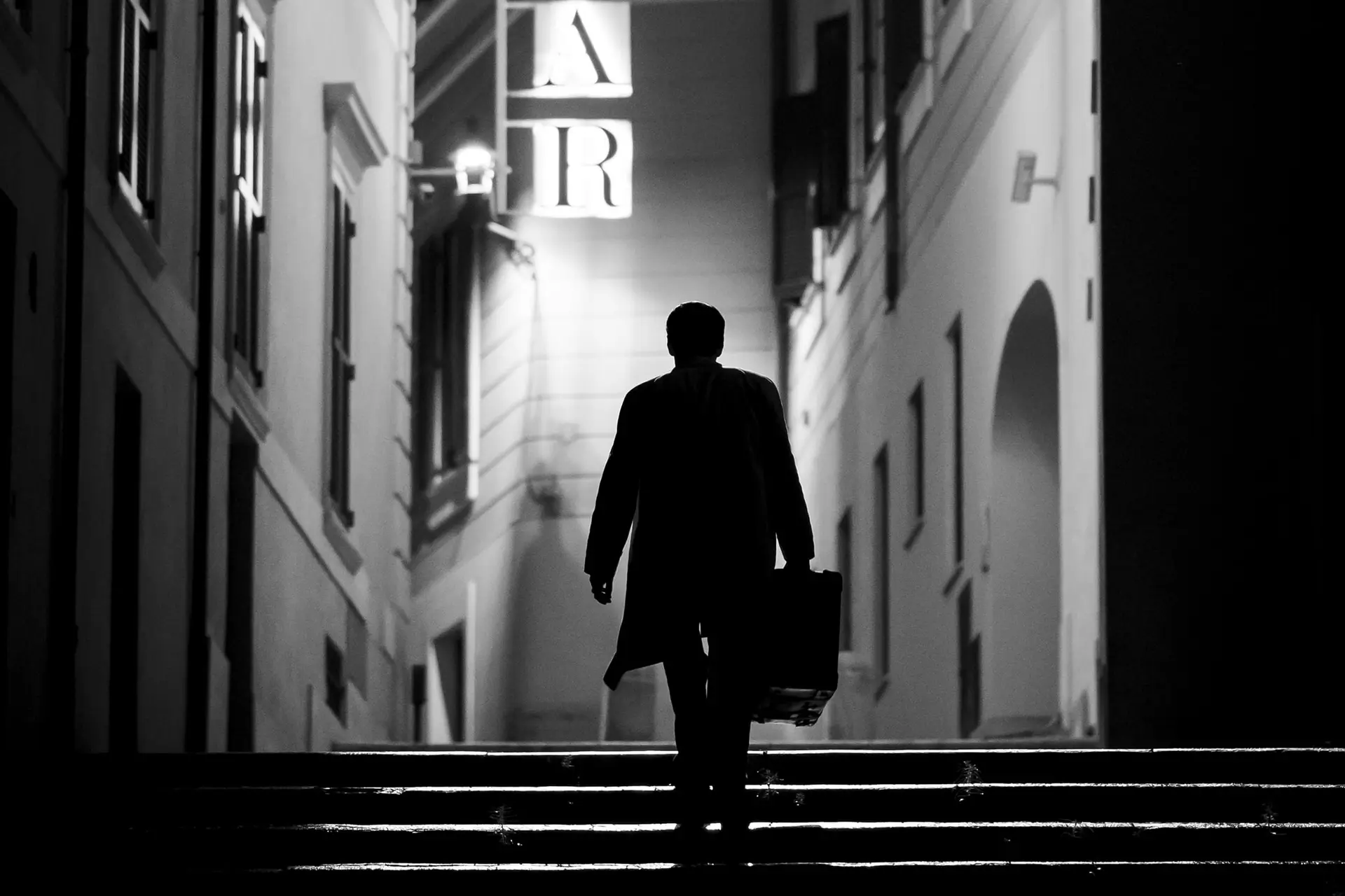 Andrew Scott schittert als Tom Ripley in eerste trailer van dé nieuwe Netflix-hit
