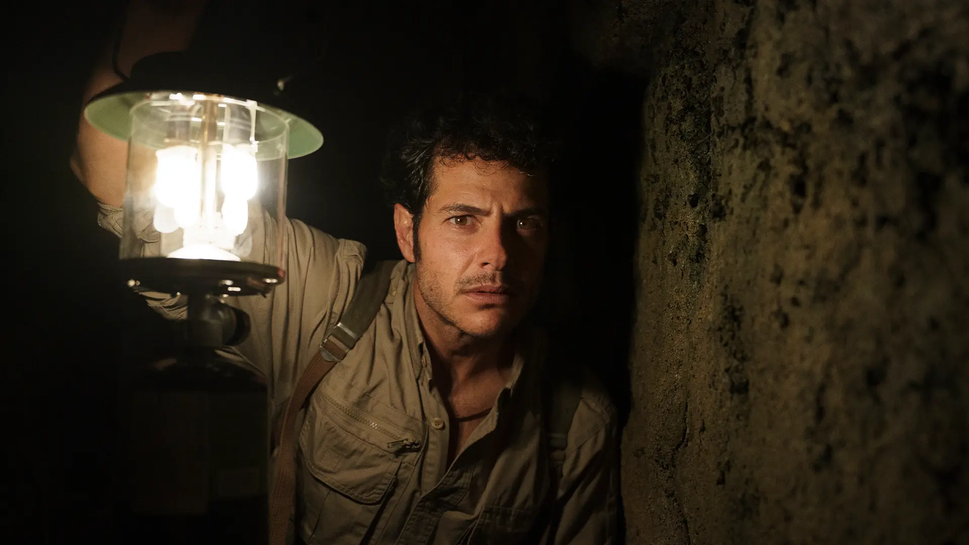 Avontuurlijke heist-serie met 'Narcos'-ster Alfonso Dosal nu te zien op Netflix