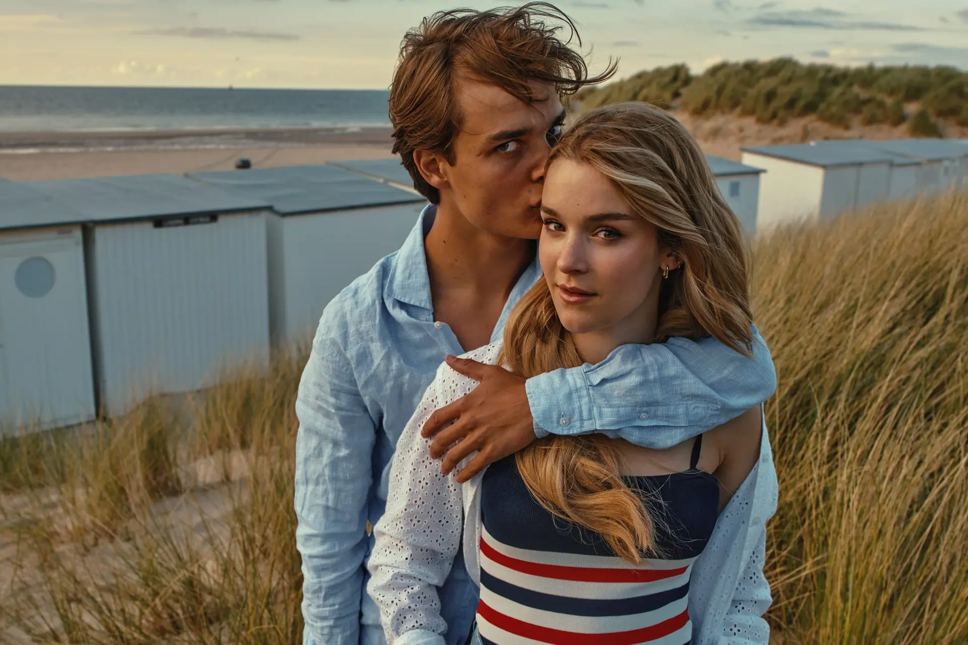 Razend populaire Vlaamse Netflix-serie 'Knokke Off' krijgt officieel een tweede seizoen