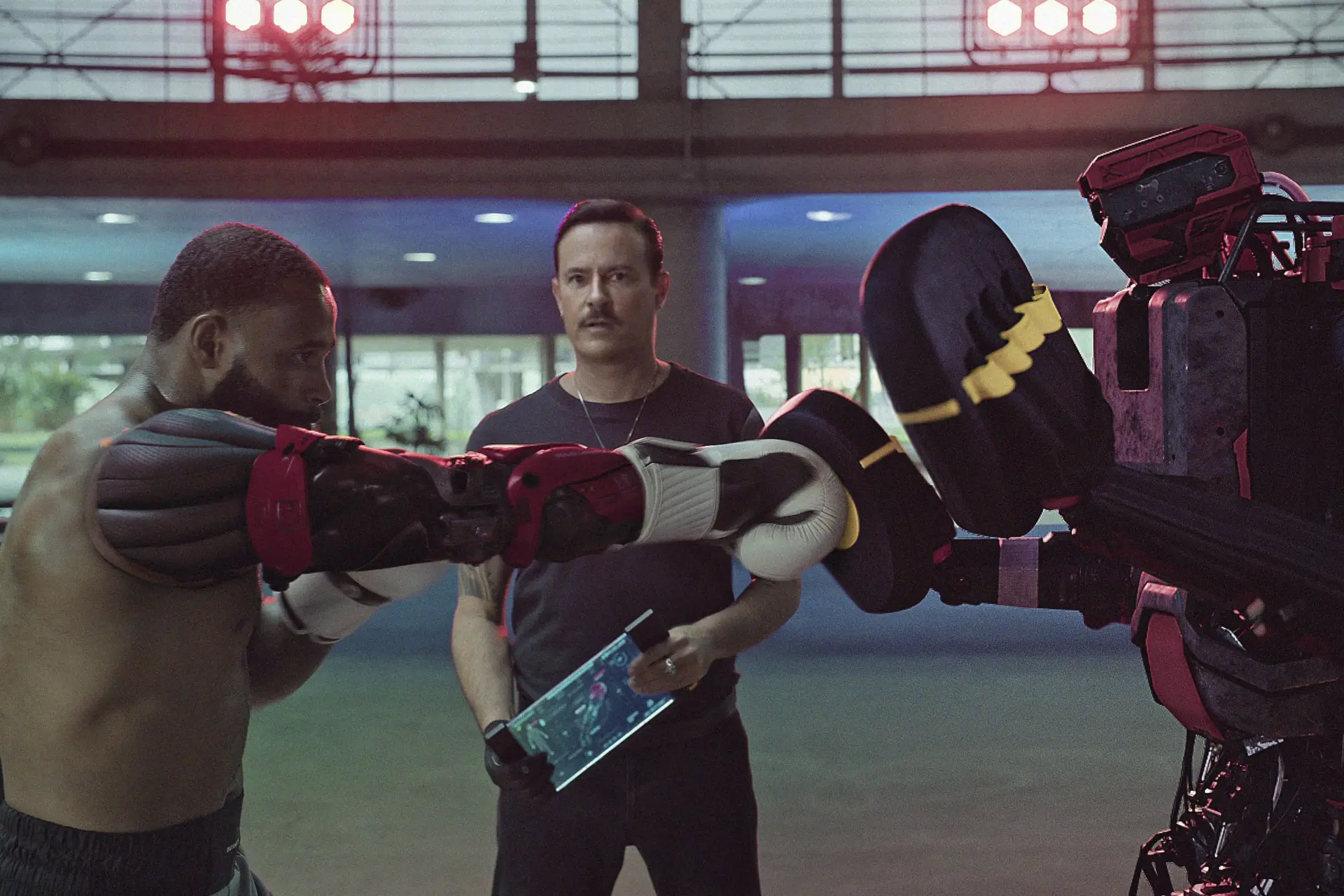 Netflix deelt eerst officiele trailer van het futuristische sci-fi spektakel 'Bionic'