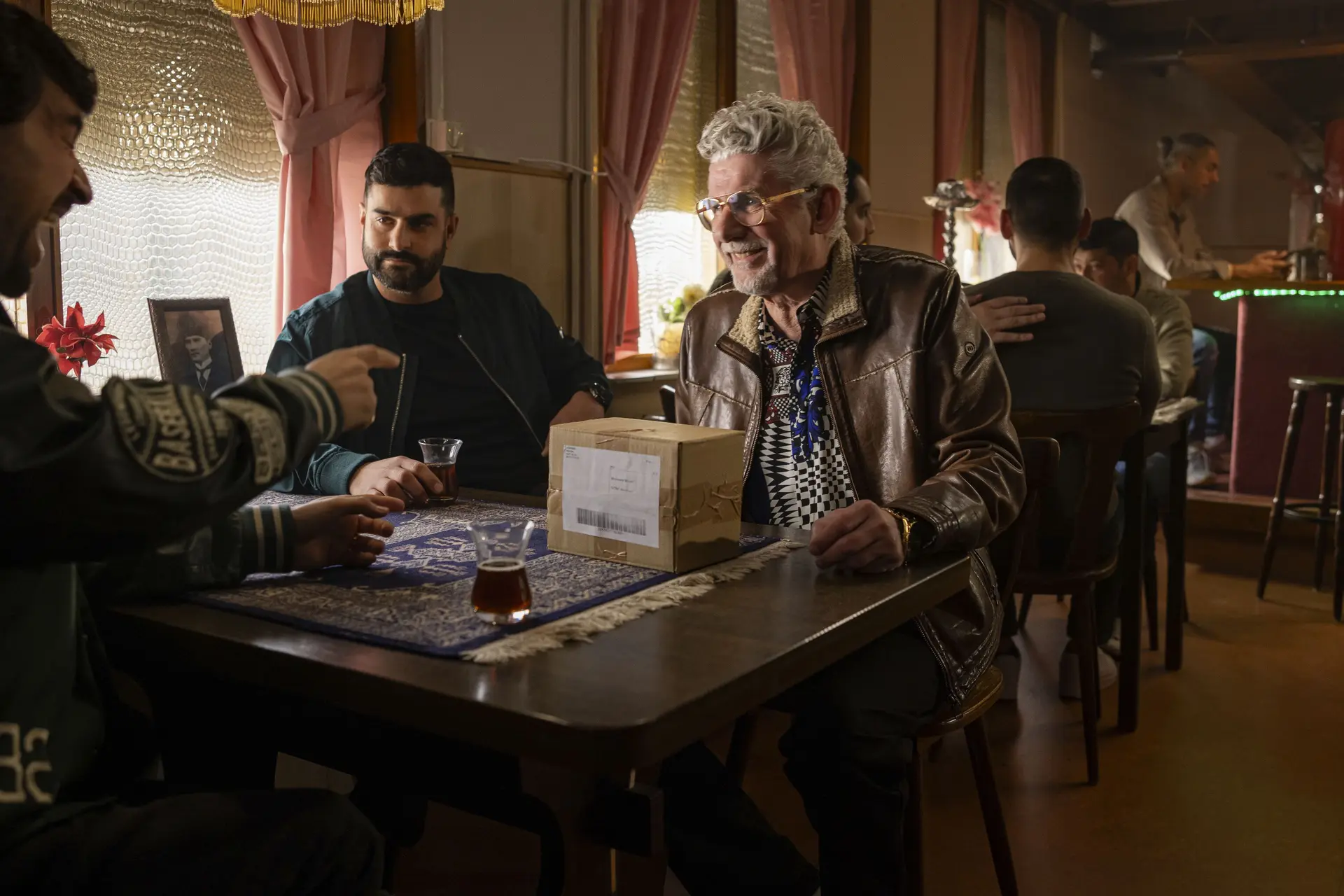 Prime Video deelt eerste exclusieve beelden van nieuwe komedieserie 'De Tatta's'