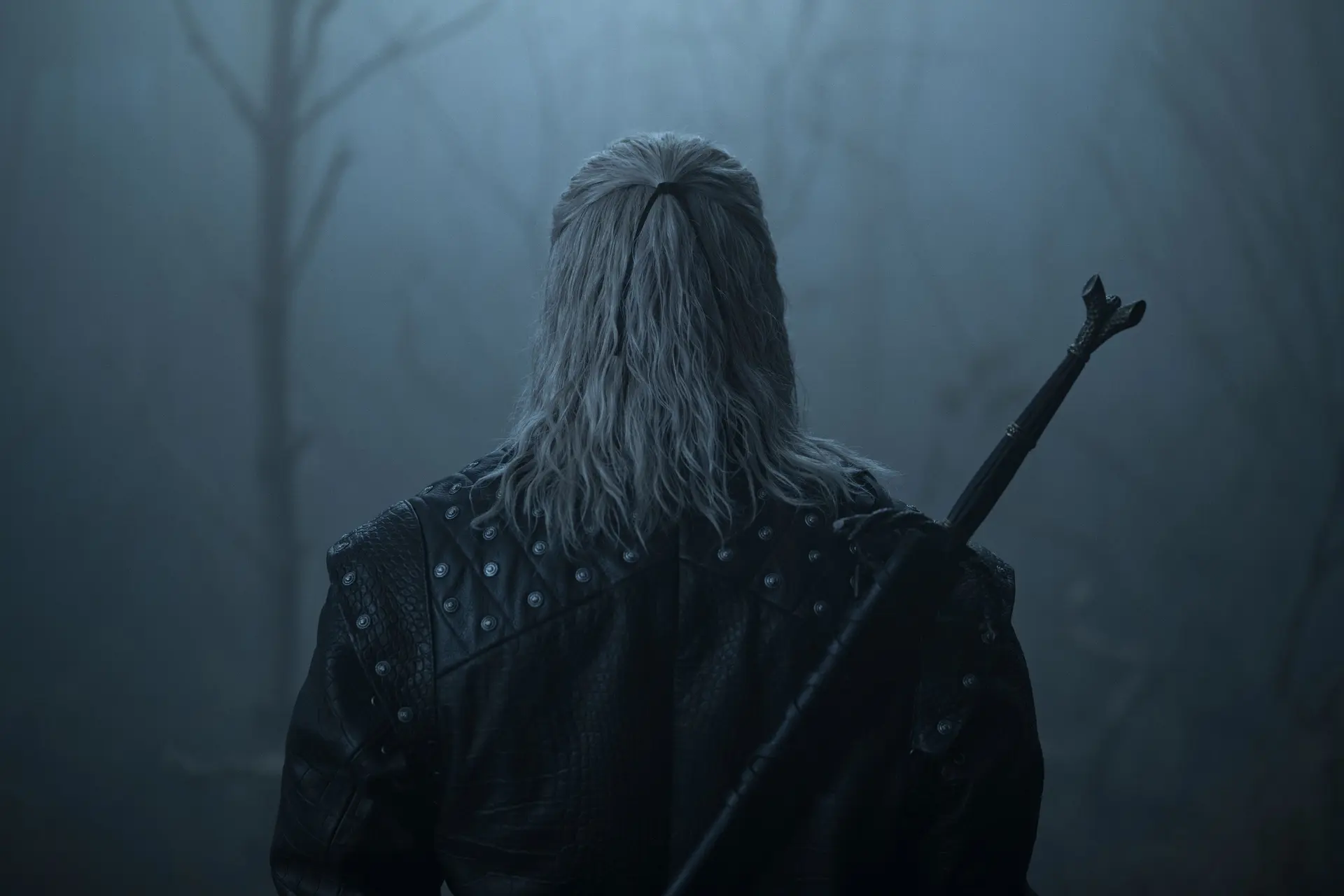 Netflix deelt eerste officiële teaser van Liam Hemsworth als Geralt of Rivia