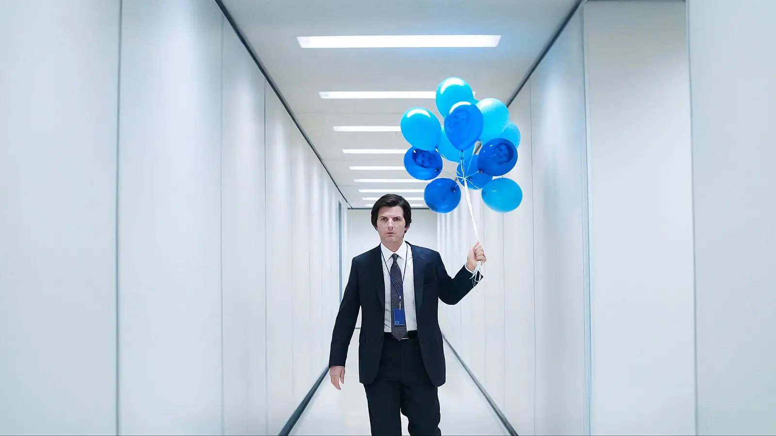 Apple TV+ deelt eerste trailer van nieuw seizoen hitserie 'Severance' met Adam Scott