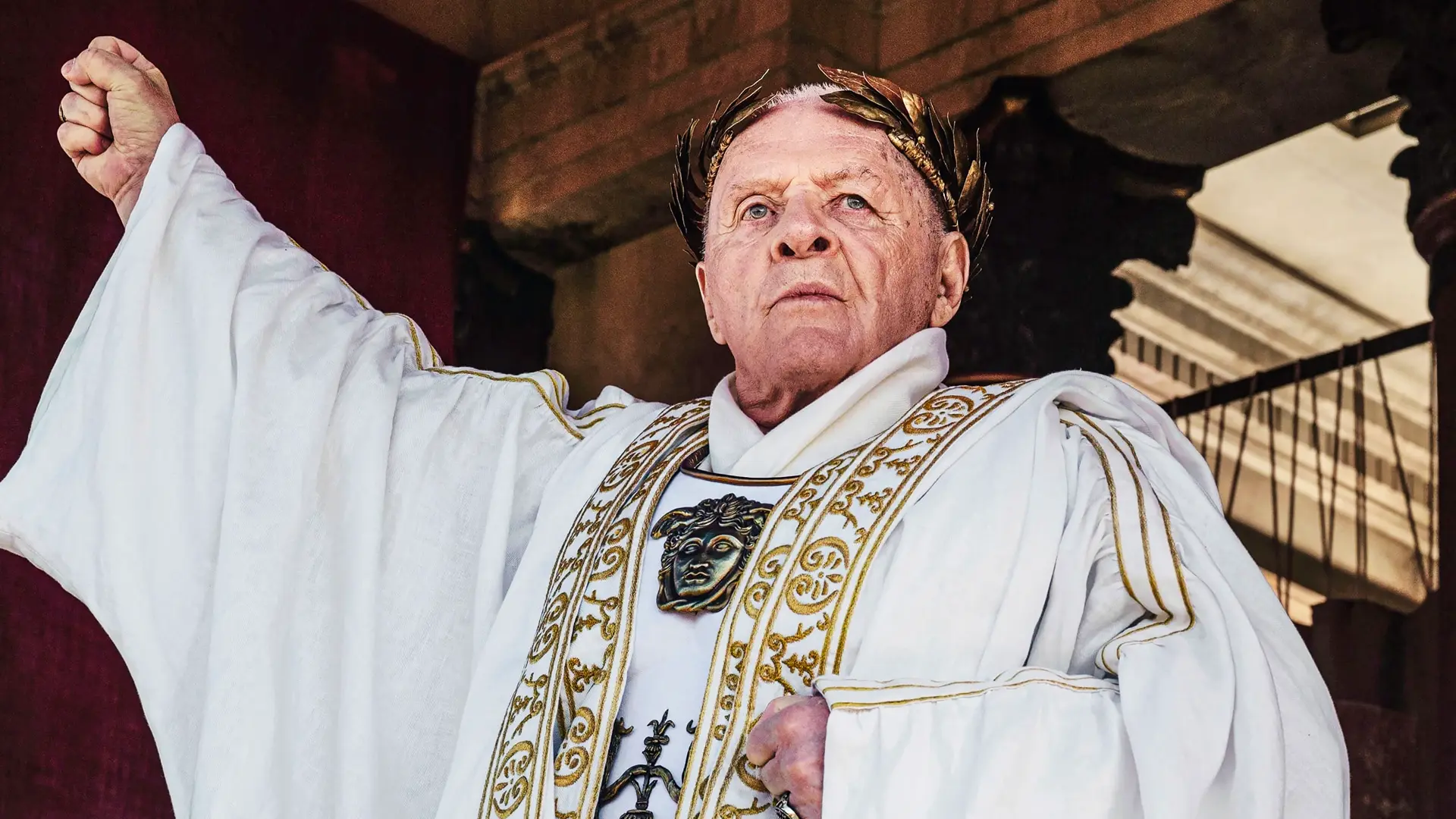Anthony Hopkins is een Romeinse keizer in de epische trailer van 'Those About to Die'