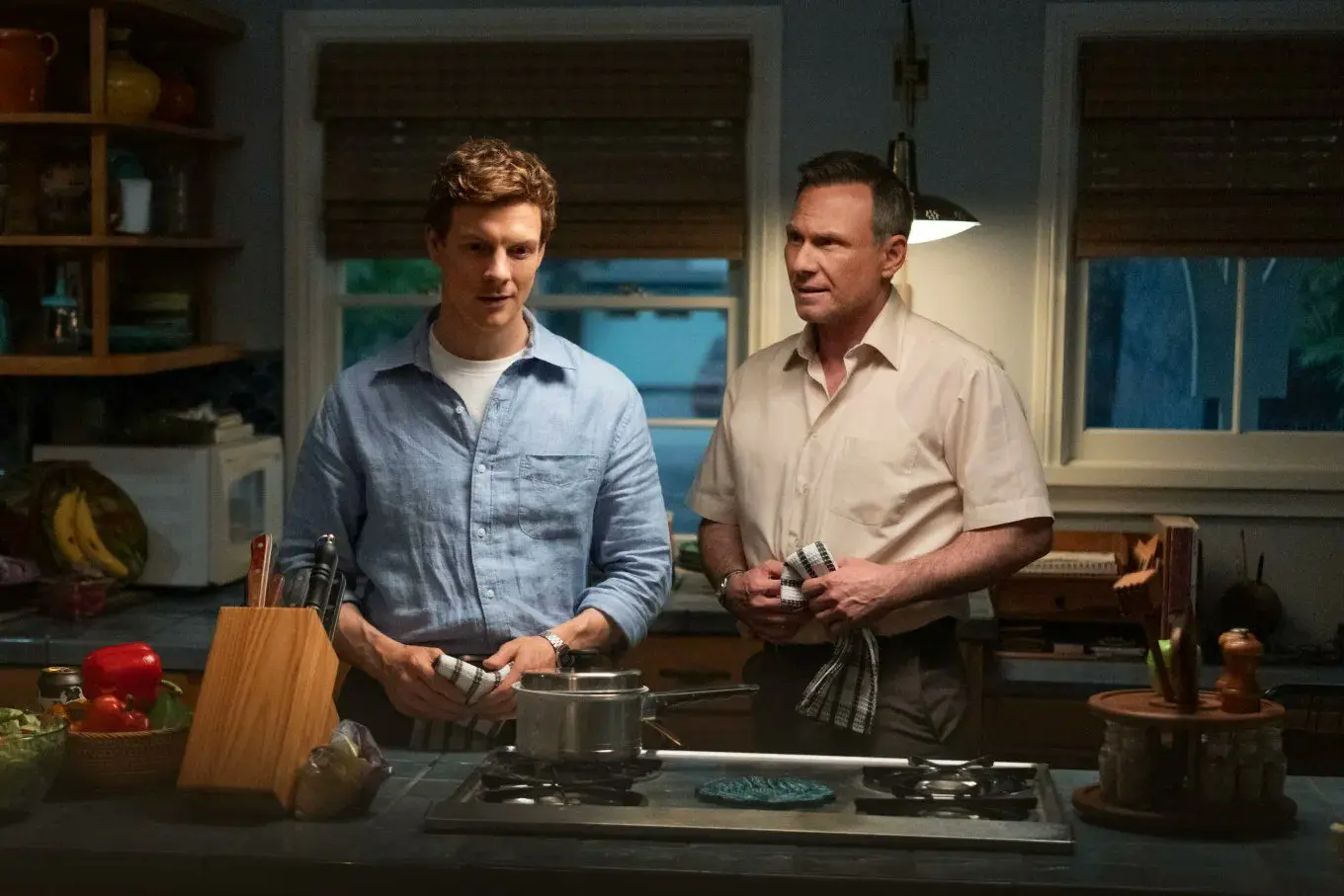 Patrick Gibson is een jonge Dexter in de eerste beelden van nieuwe spin-off 'Original Sin'