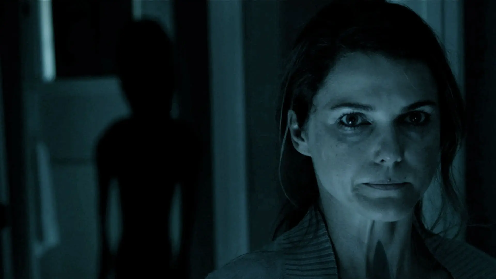 Bloedstollend spannende Alien-film met Keri Russell en J.K. Simmons nu te zien op Netflix
