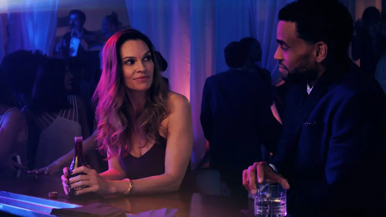 Erotische thriller met Hilary Swank razend populair op Netflix: "fijne film om te ontspannen!"