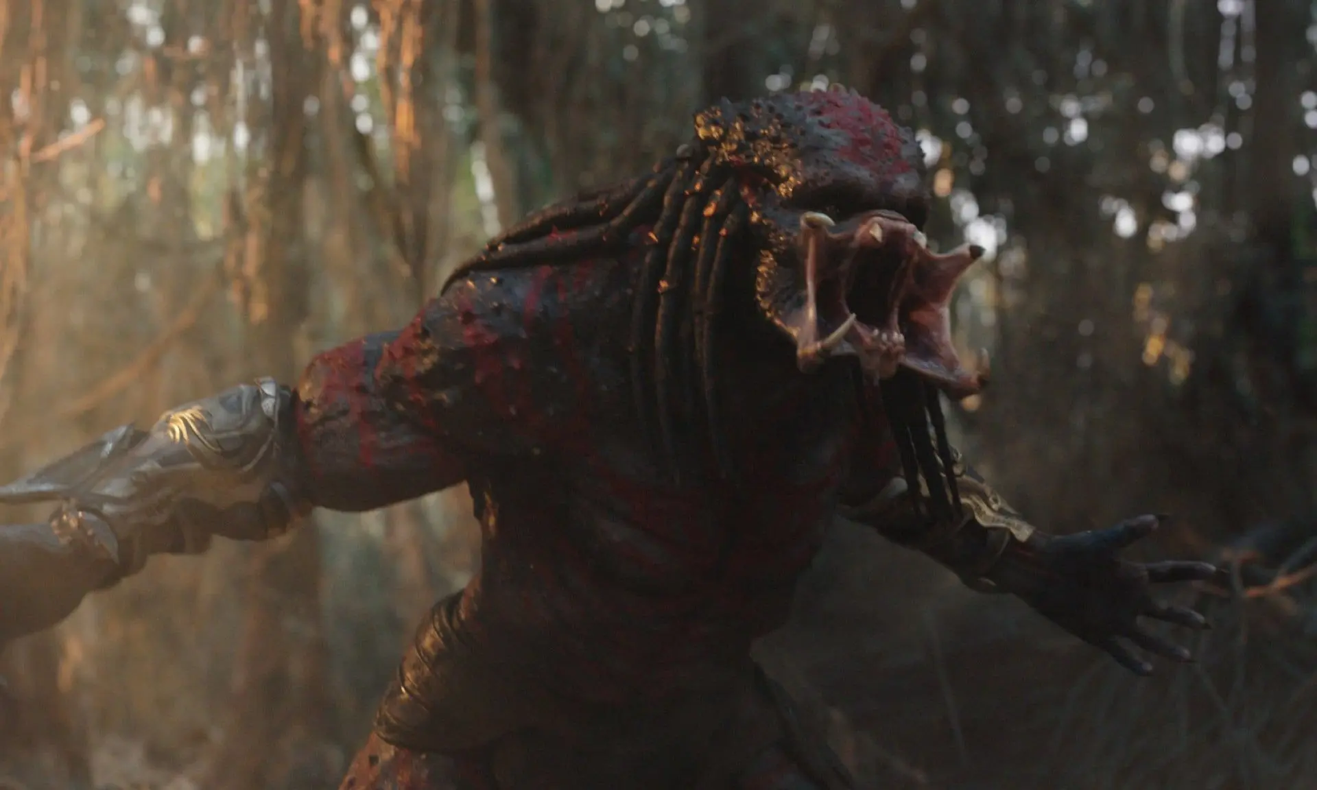 Nieuwe Predator-film met Elle Fanning draait de rollen om – nu is de jager zélf de prooi
