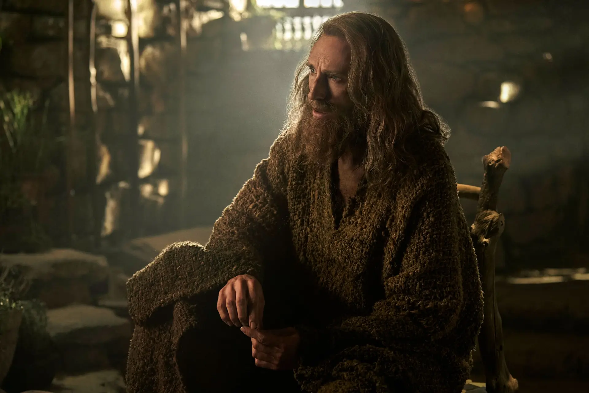 Wie is The Stranger in de Prime Video-serie 'The Lord of the Rings: The Rings of Power'?