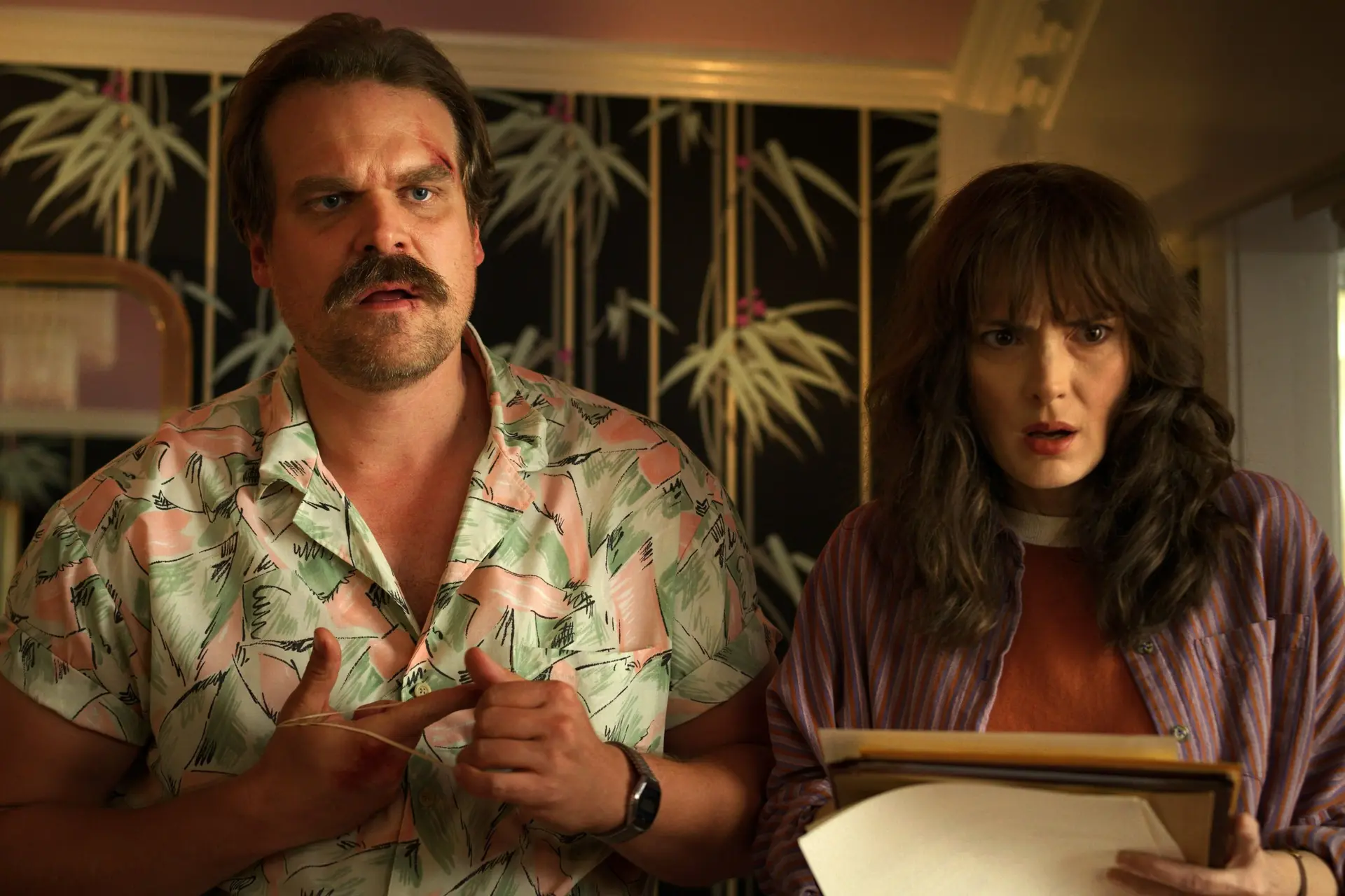 Einde van 'Stranger Things' wordt volgens David Harbour erg emotioneel: "Ongecontroleerd huilen"