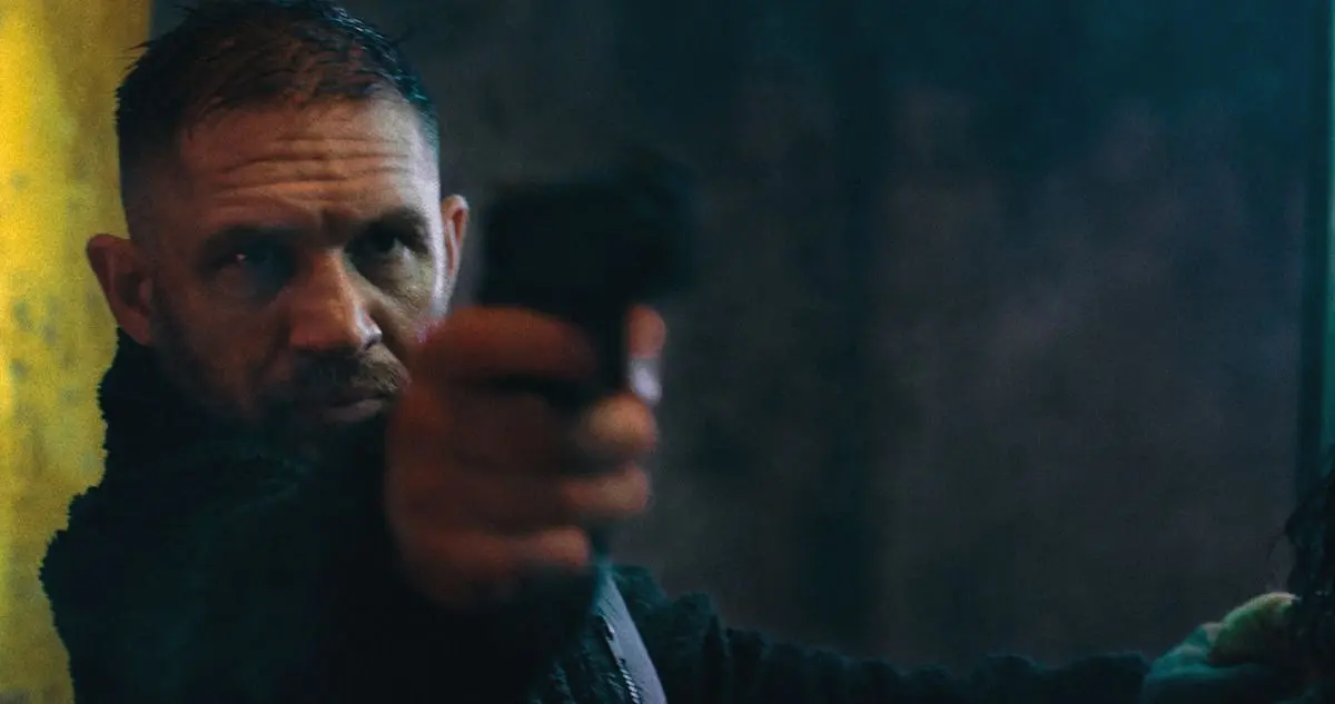 Keiharde Netflix-thriller met Tom Hardy knalt vanaf vandaag de huiskamers binnen