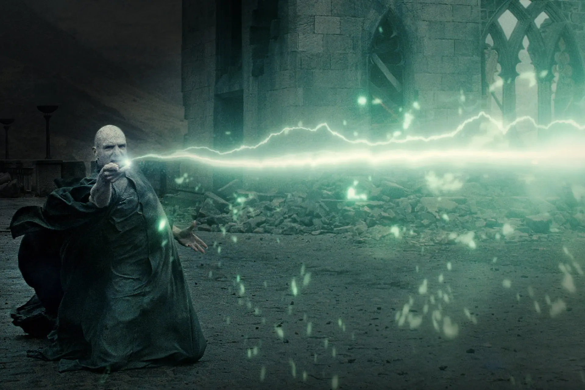 Voldemort-acteur Ralph Fiennes schuift zijn opvolger in nieuwe Harry Potter-serie naar voren