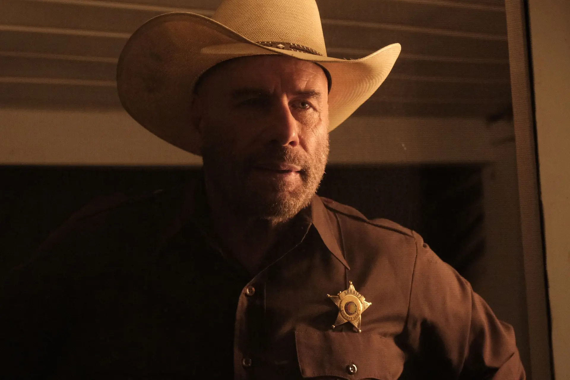Spannende misdaadthriller met John Travolta als keiharde sheriff vanaf vandaag te streamen