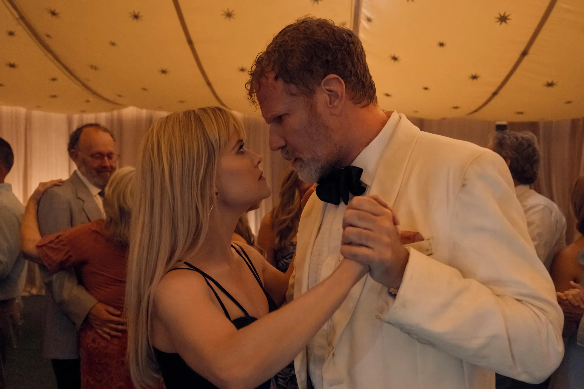 Will Ferrell en Reese Witherspoon vechten om een bruidslocatie in deze nieuwe Prime Video-film