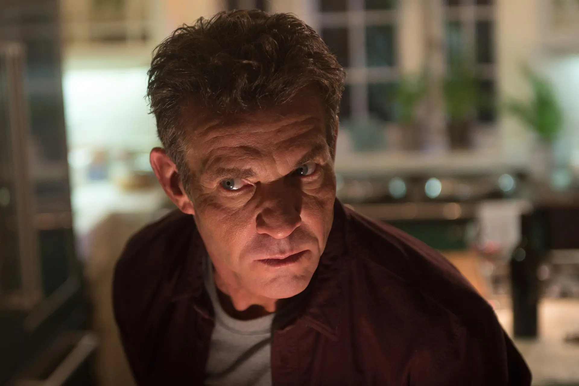 Netflix-kijkers smullen van thriller met 'The Substance'-ster Dennis Quaid: “Kijkt lekker weg!”