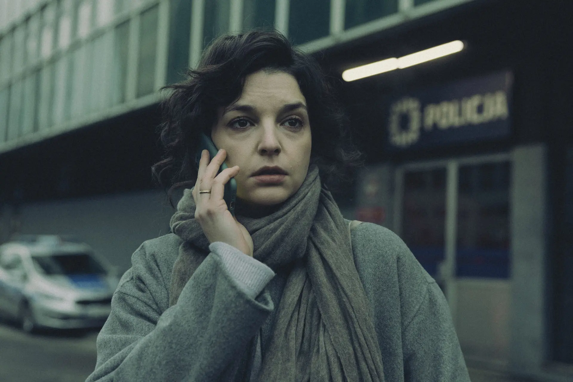 Grote verrassing: Netflix deelt officiële trailer van nieuwe Harlan Coben-serie 'Just One Look'