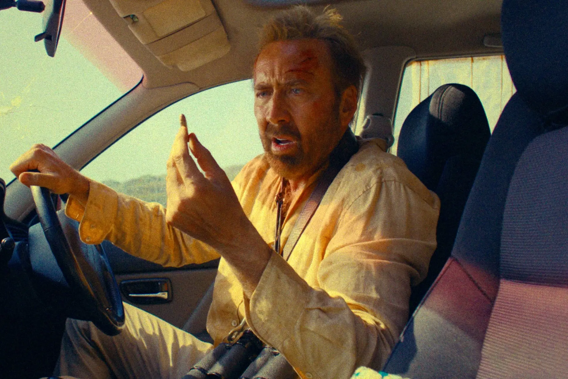 'The Surfer' trailer:  Nicolas Cage verliest zichzelf in deze nieuwe psychologische thriller