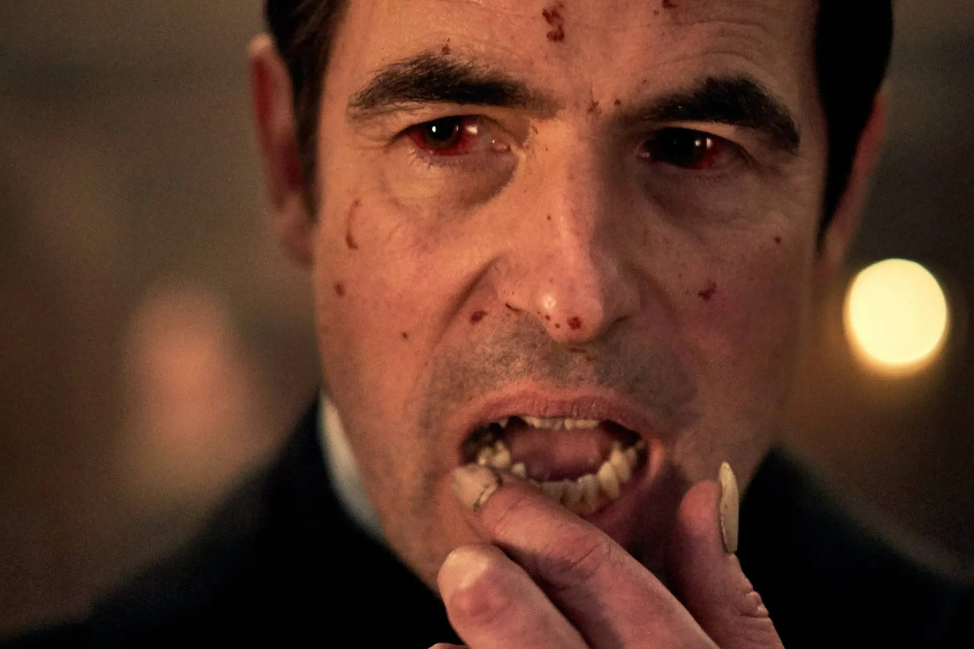 Genoten van 'Nosferatu'? Dan zit je goed met deze Dracula-serie op Netflix: "Het kijken waard!"