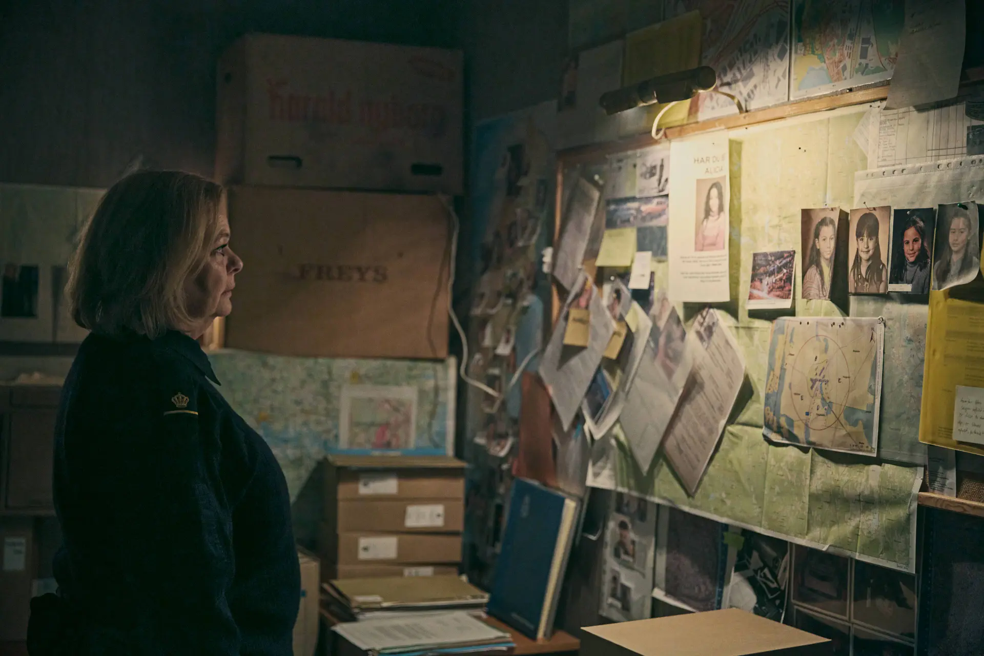 Nieuwe mysterieuze Netflix-serie wordt met open armen ontvangen: "Behoorlijk duister!"