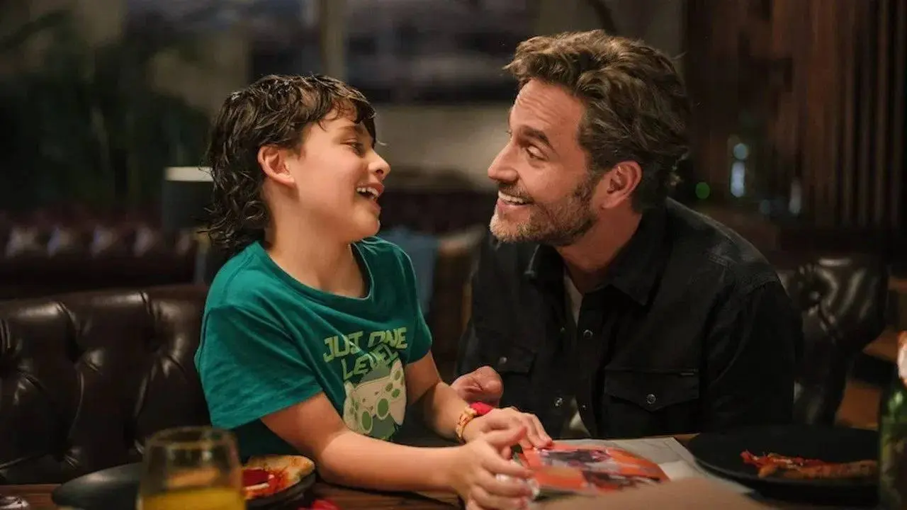 Nieuwe Netflix-film raakt gevoelige snaar bij kijkers: "Hartverwarmend vader-zoon avontuur!"