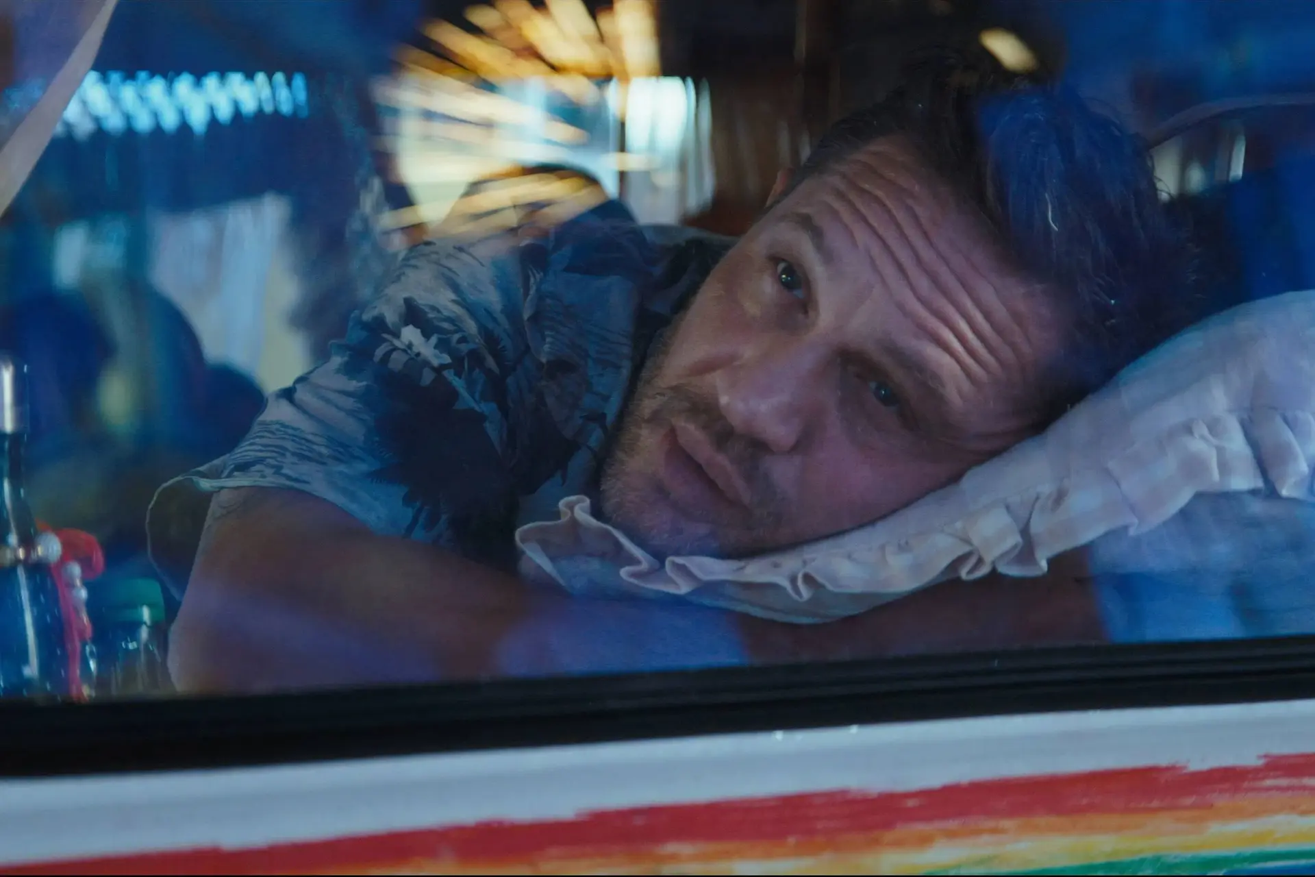 Na 'Havoc' scoort Tom Hardy wéér een dikke streaming-hit op Netflix: "érg goed!"
