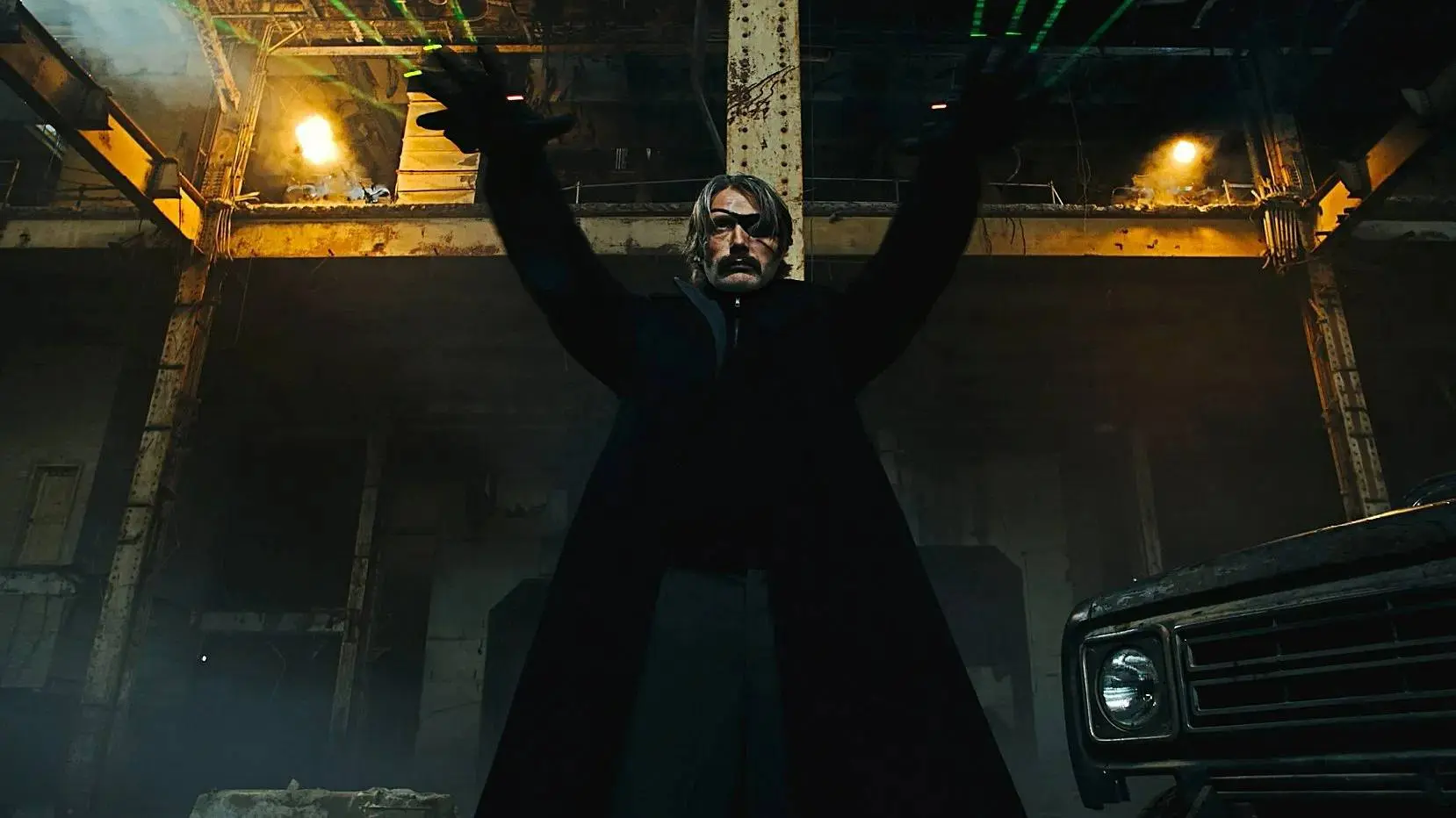 Mads Mikkelsen knalt alles aan gort in deze niet te missen thriller op Netflix: "Stijlvol!"