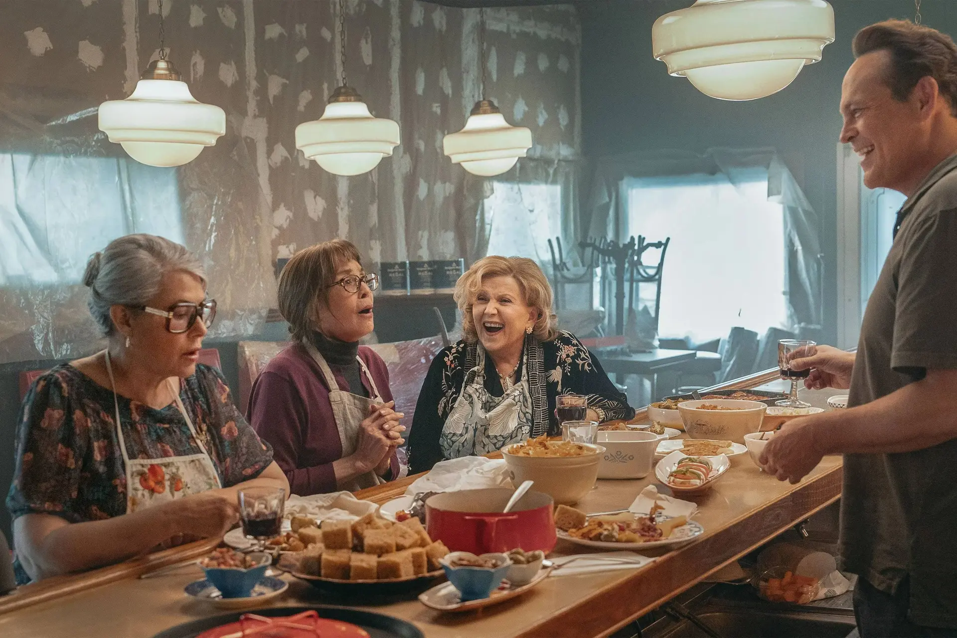 Oma’s, een droom en héél veel pasta: Warme Netflix-film met Vince Vaughn nu te zien