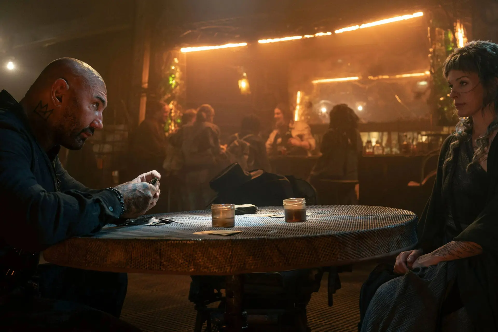 Nieuwe fantasyfilm met Dave Bautista en Milla Jovovich komt naar het kleine scherm