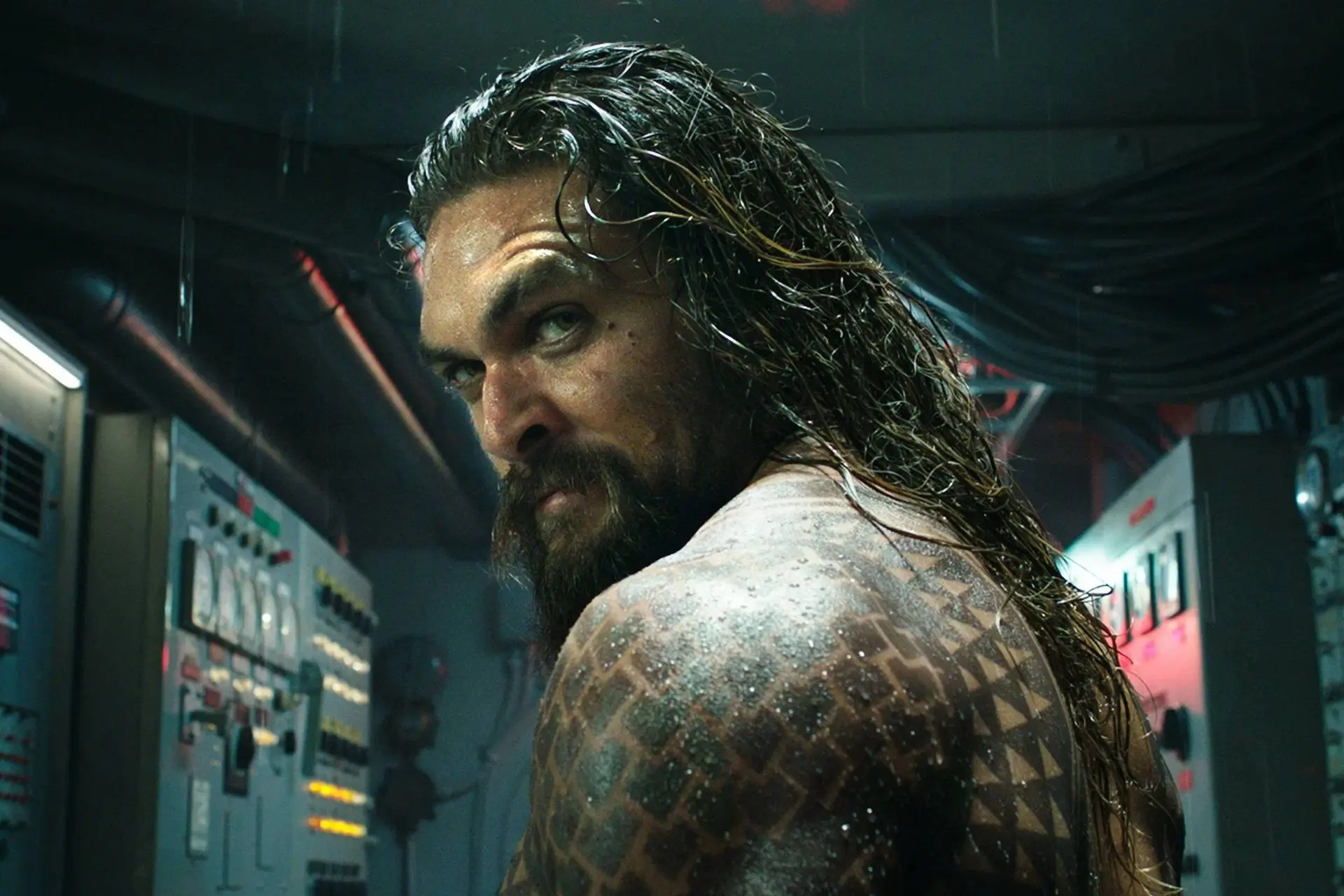 Netflix trekt de portemonnee voor nieuwe actiefilm met Jason Momoa én Andy Samberg