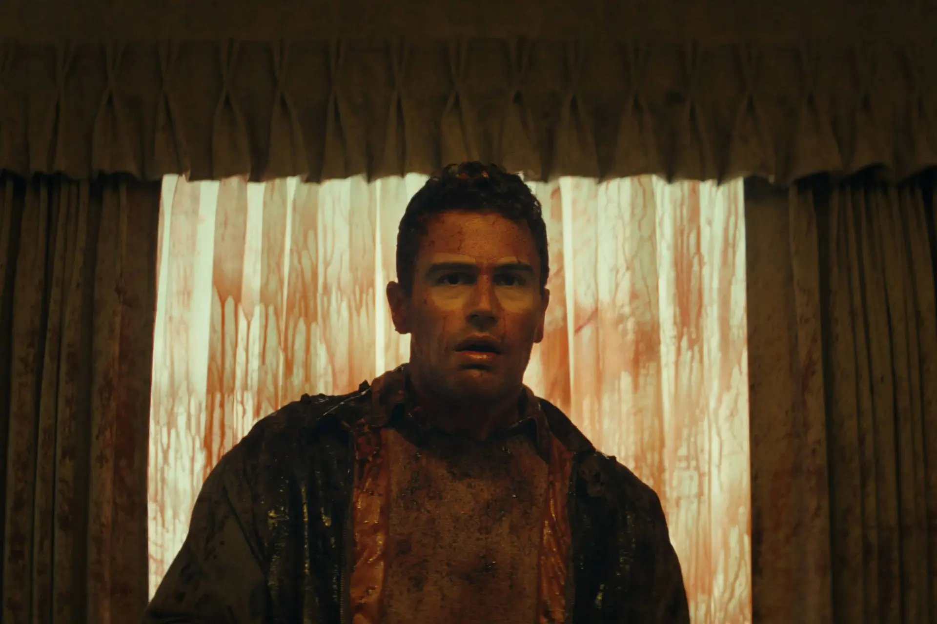 Gruwelijke Stephen King-verfilming met Theo James komt naar streaming: "onvergetelijke gore!"