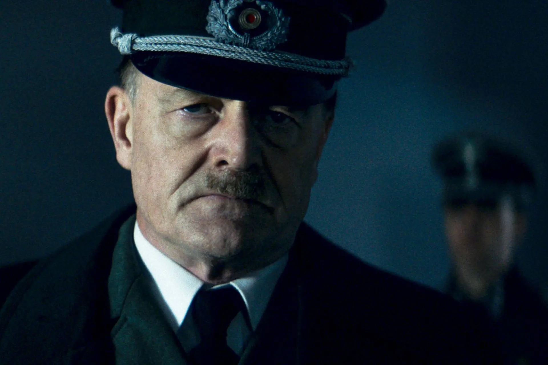 Exclusief: Mike Reus speelt Adolf Hitler in 'Het Grote Offensief': "zie ik als een uitdaging!"