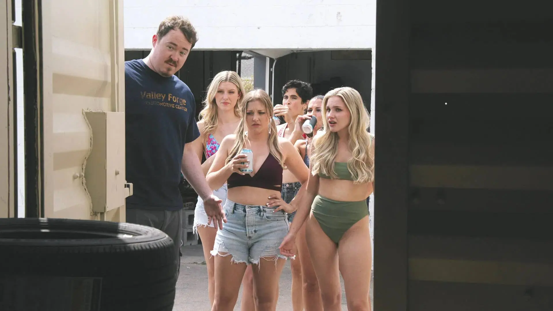 Grove humor en nóg meer chaos: Nieuw seizoen van Netflix-serie met Shane Gillis nu te zien