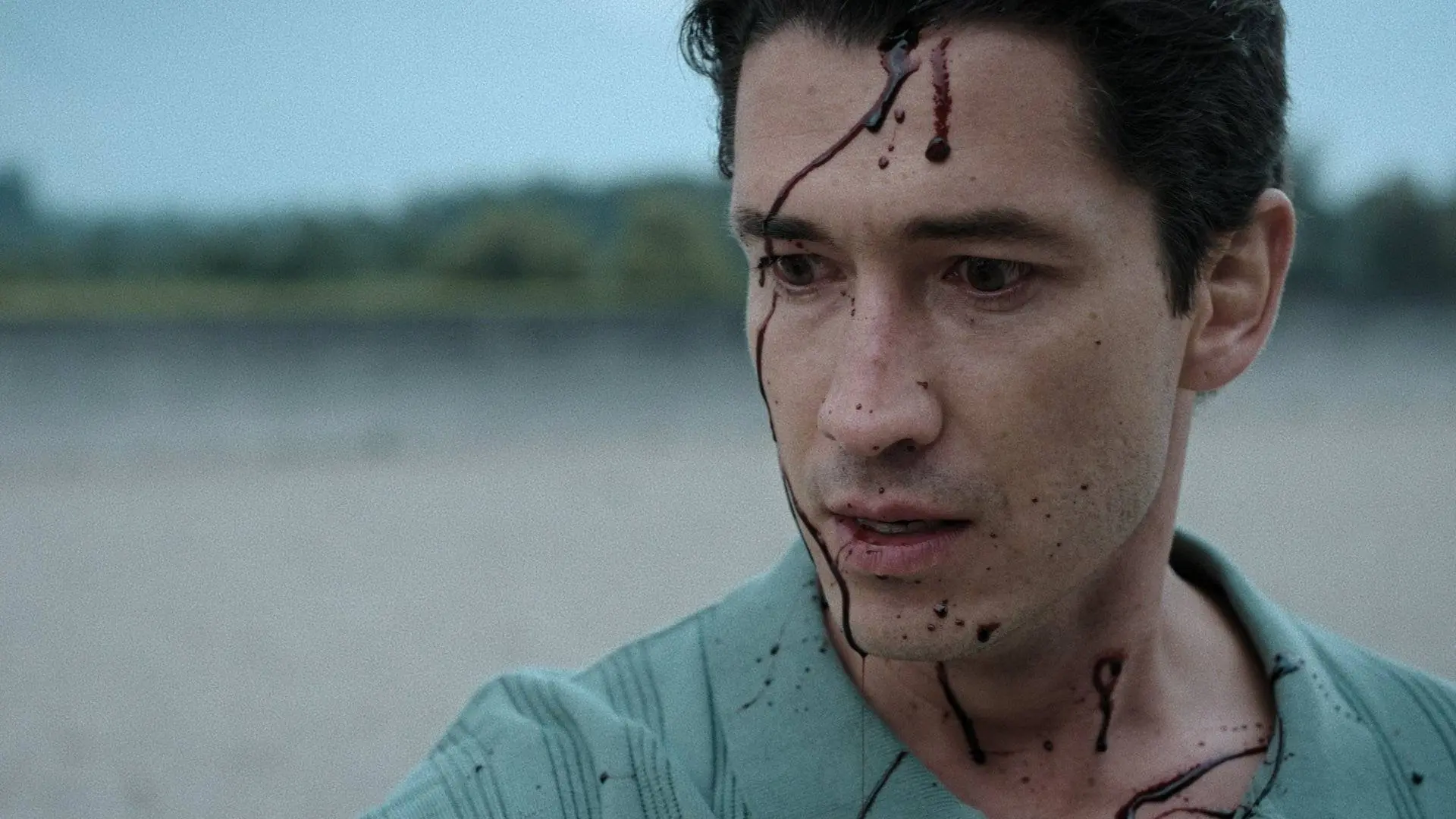 Nieuwe thrillerserie met 'Narcos'-acteur raakt een zéér gevoelige snaar bij Netflix-kijkers