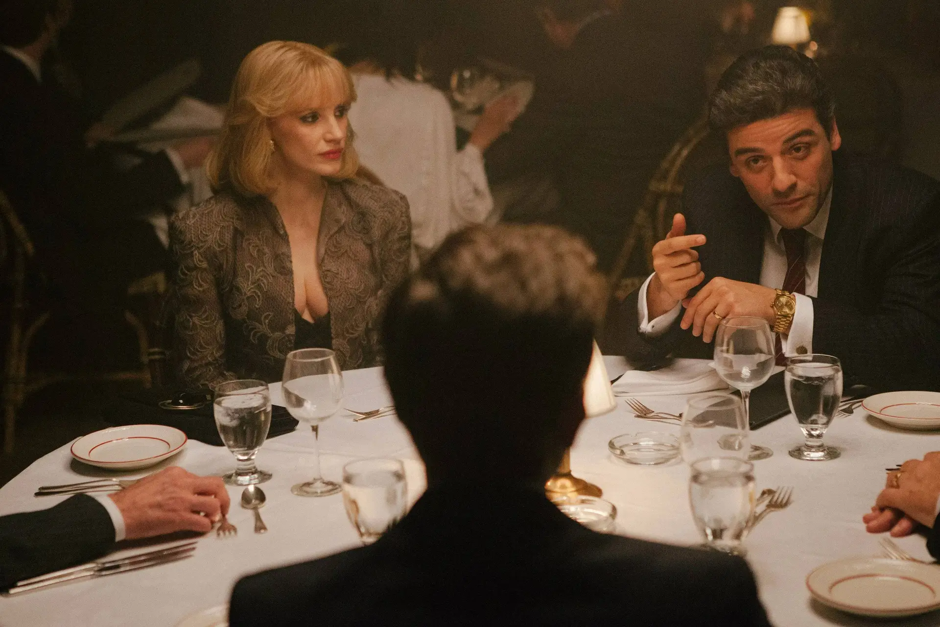 Oscar Isaac kiest voor principes boven macht in deze keiharde misdaadfilm: "rauw en meeslepend"