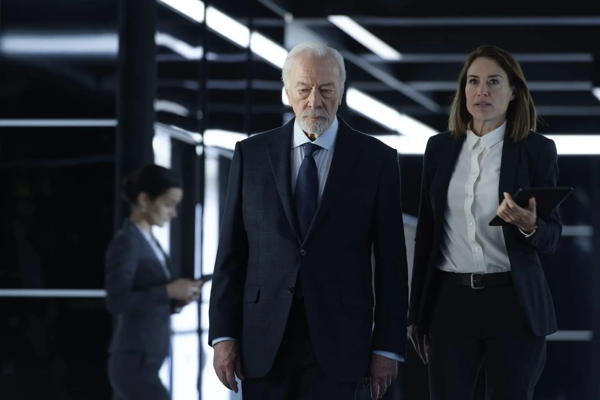 Nieuw seizoen van mysterieuze thrillerserie met Christopher Plummer nu te zien op Netflix
