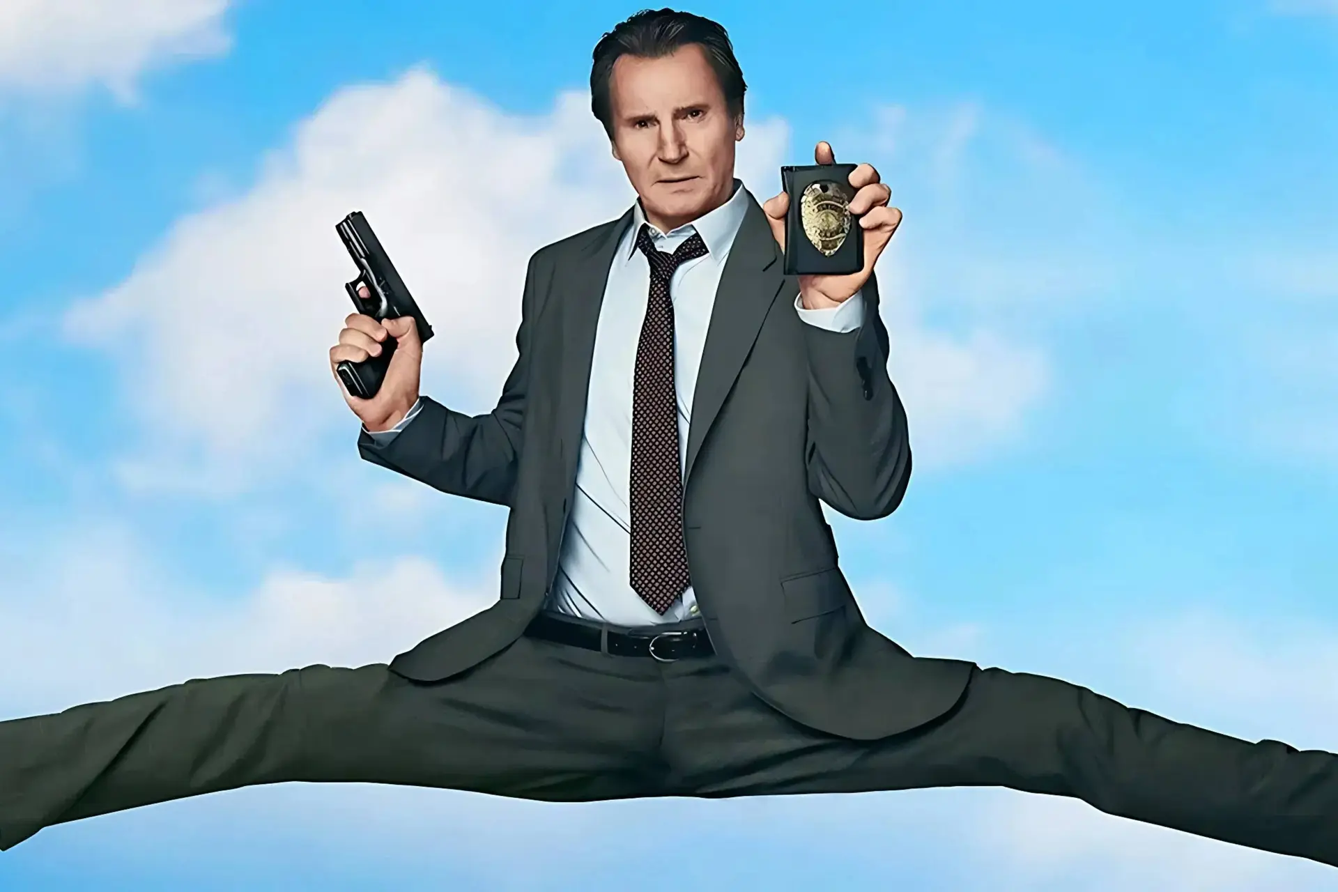 Recensie: 'The Naked Gun' – Gortdroge humor met Liam Neeson in topvorm als komische actieheld