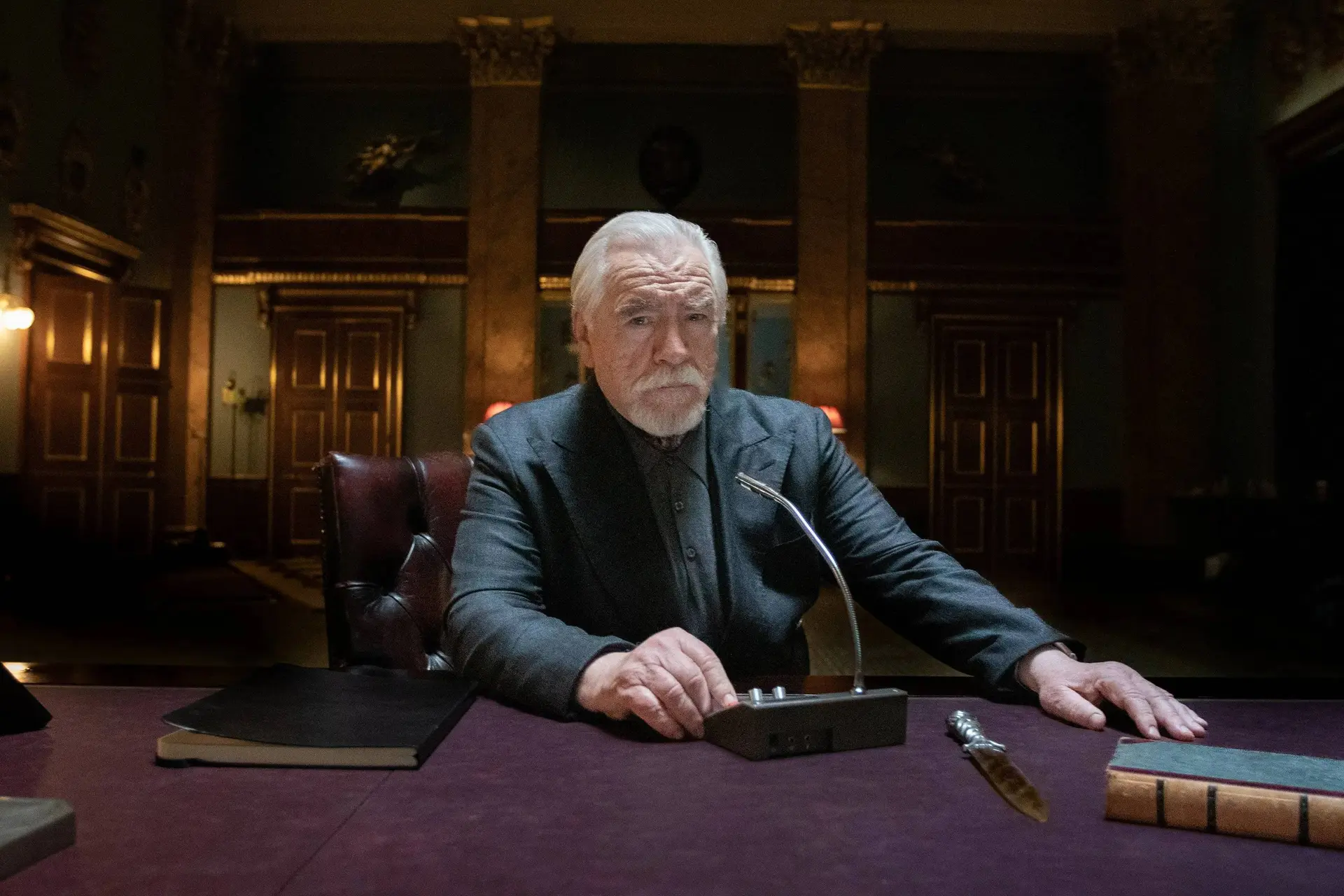 Brian Cox is vandaag terug als The Controller in nieuw seizoen '007: Road To A Million'