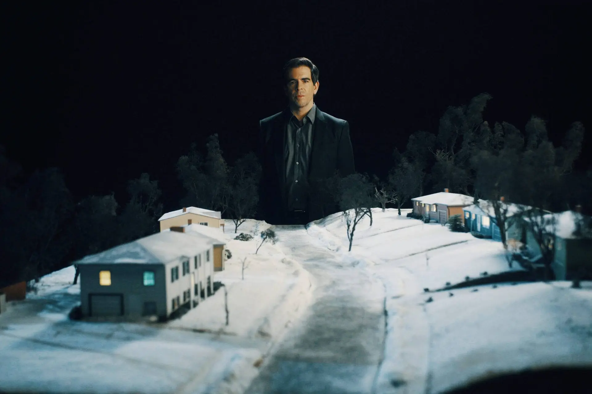 'Hostel'-maker Eli Roth komt binnenkort met de duivelse docuserie 'Let the Devil In'