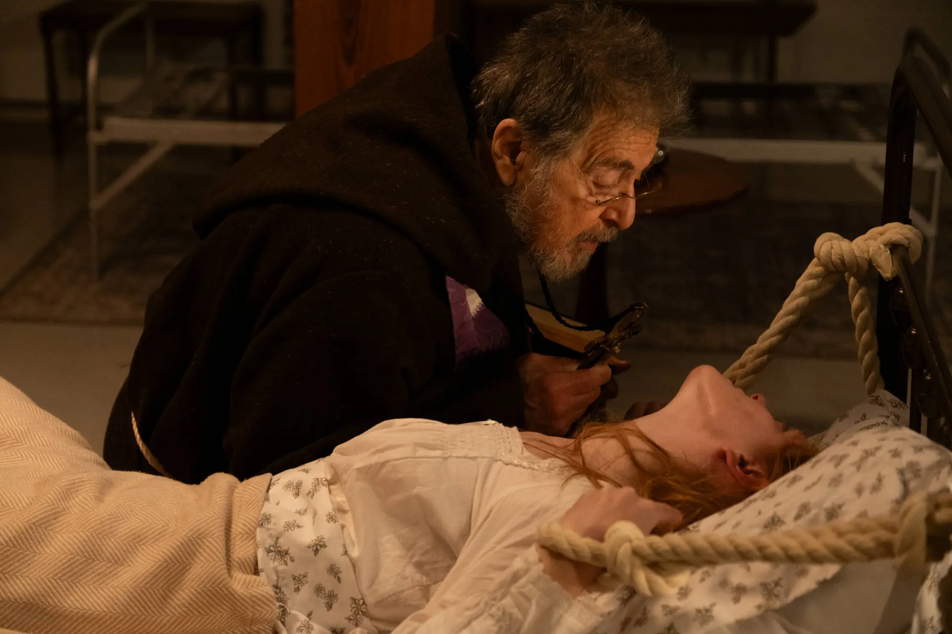 Duistere nieuwe horrorfilm met Al Pacino en Dan Stevens vanaf vandaag te zien