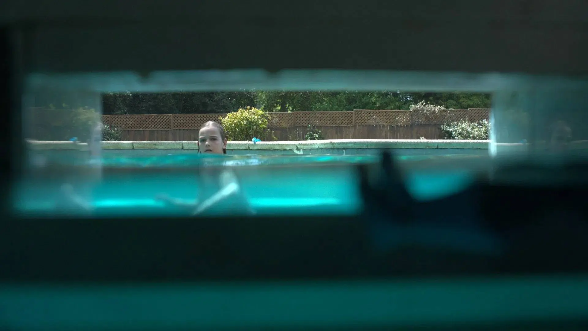 Bovennatuurlijke Blumhouse-horrorfilm over een mysterieus zwembad nu te zien op Netflix