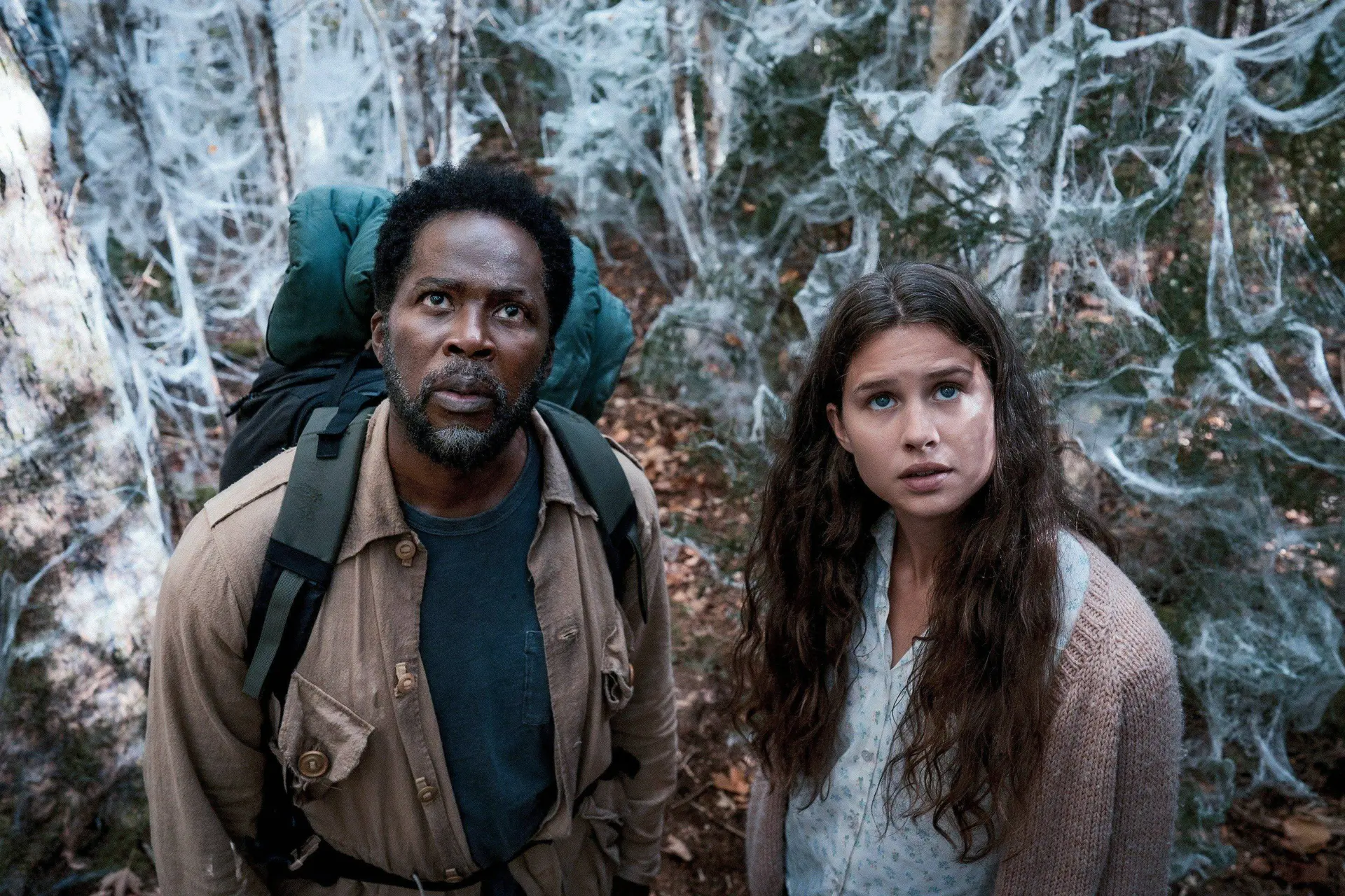Streamingdienst MGM+ deelt mysterieuze hint voor nieuw seizoen horrorserie 'FROM'