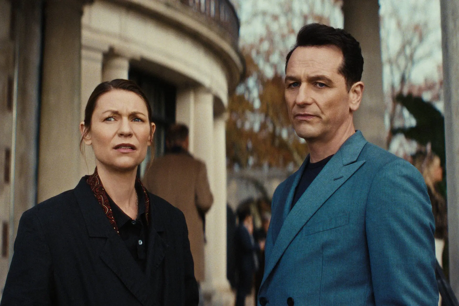 Netflix deelt eerste spannende trailer van nieuwe thrillerserie 'The Beast in Me'