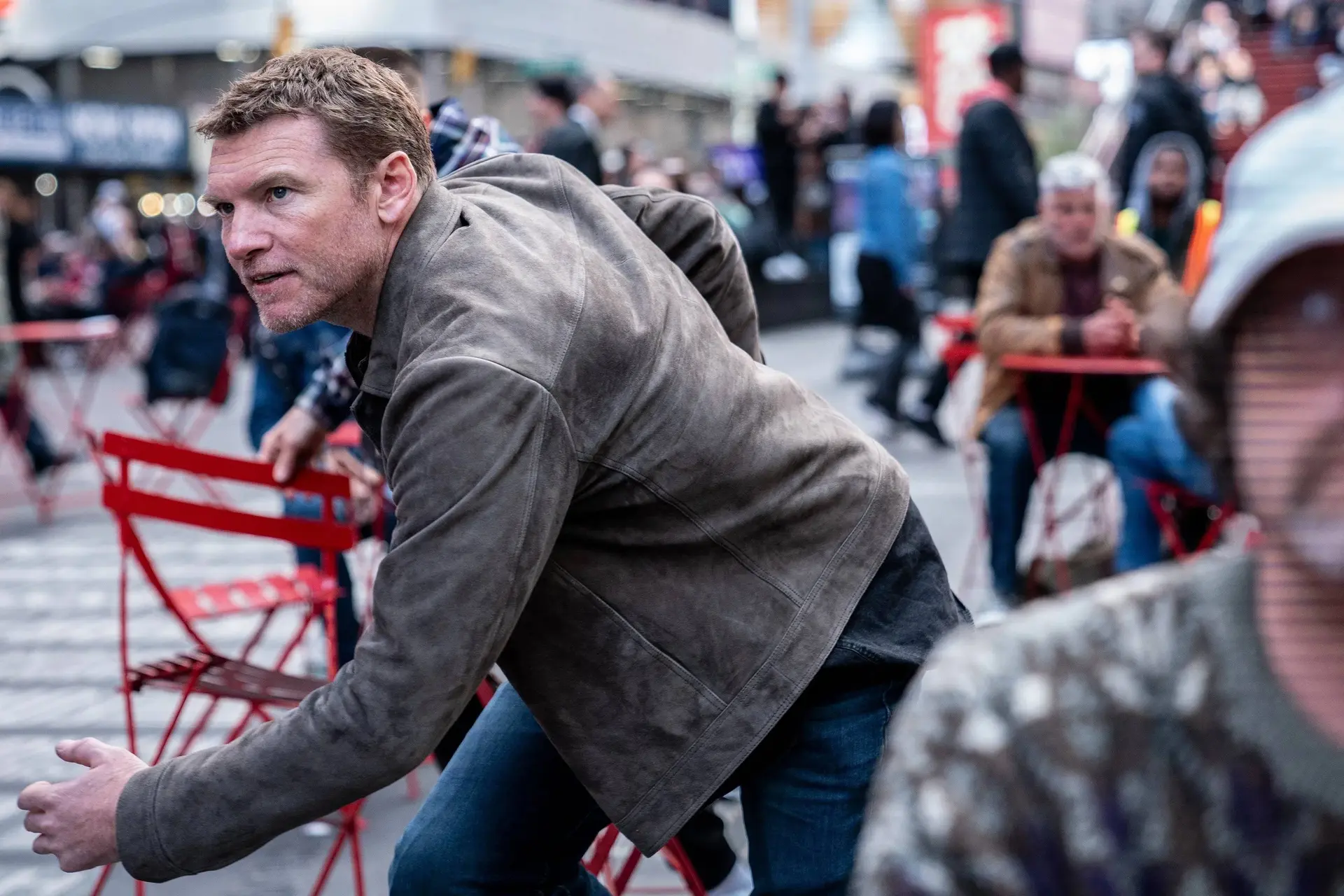 Spannende thriller 'Relay' met Sam Worthington en Lily James nu te streamen