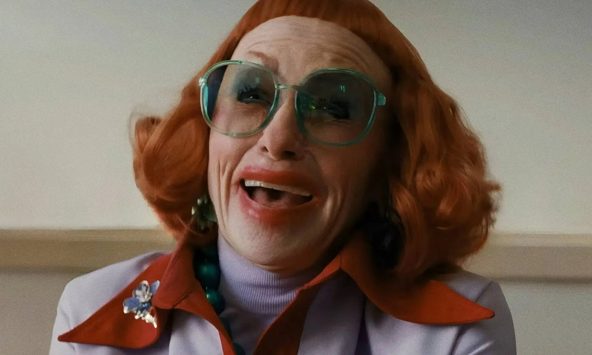 Zach Cregger bevestigt 'Weapons'-prequel rond Aunt Gladys: "Ik ben behoorlijk enthousiast!"