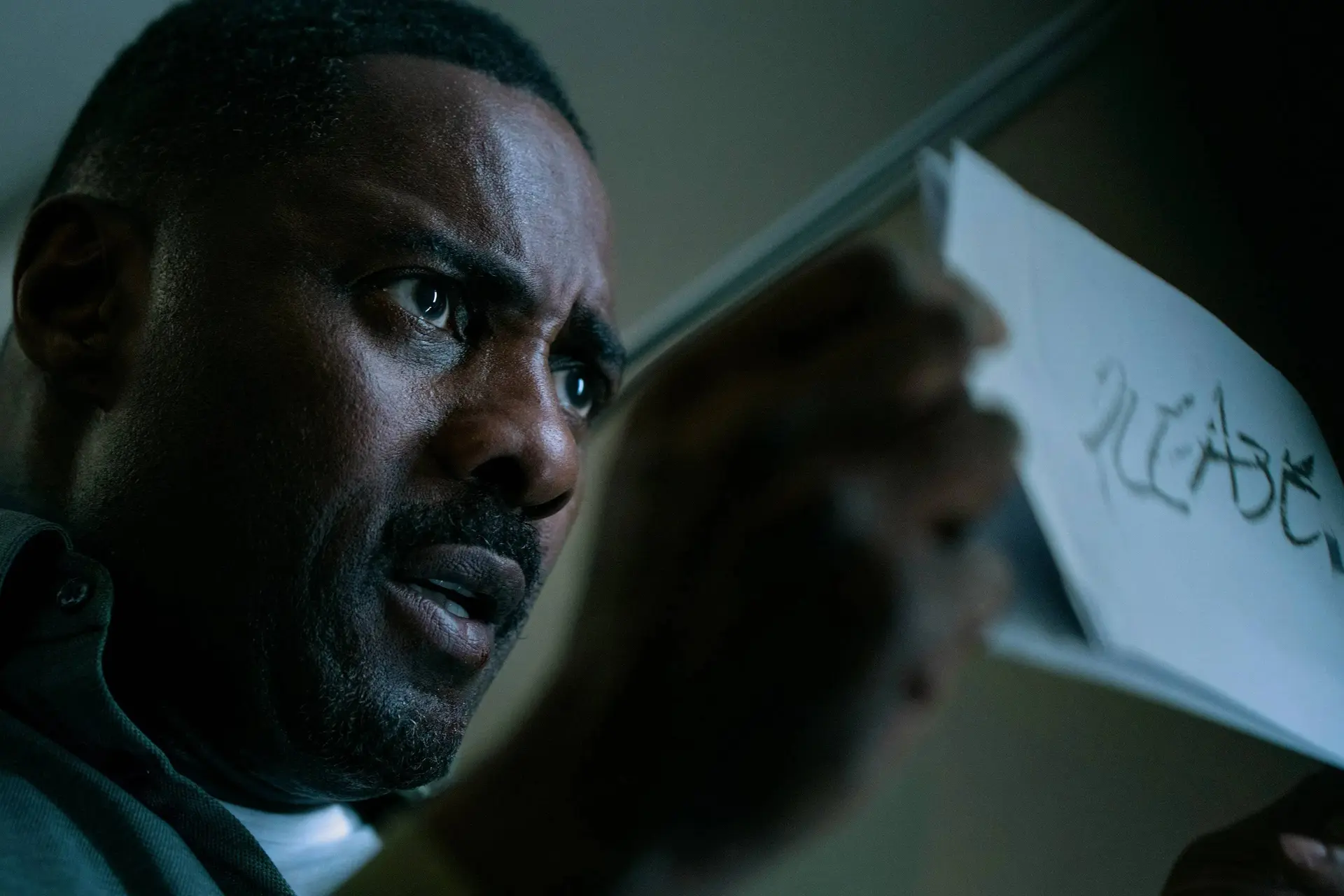 Idris Elba is terug als Sam Nelson in de officiële trailer van 'Hijack' seizoen 2