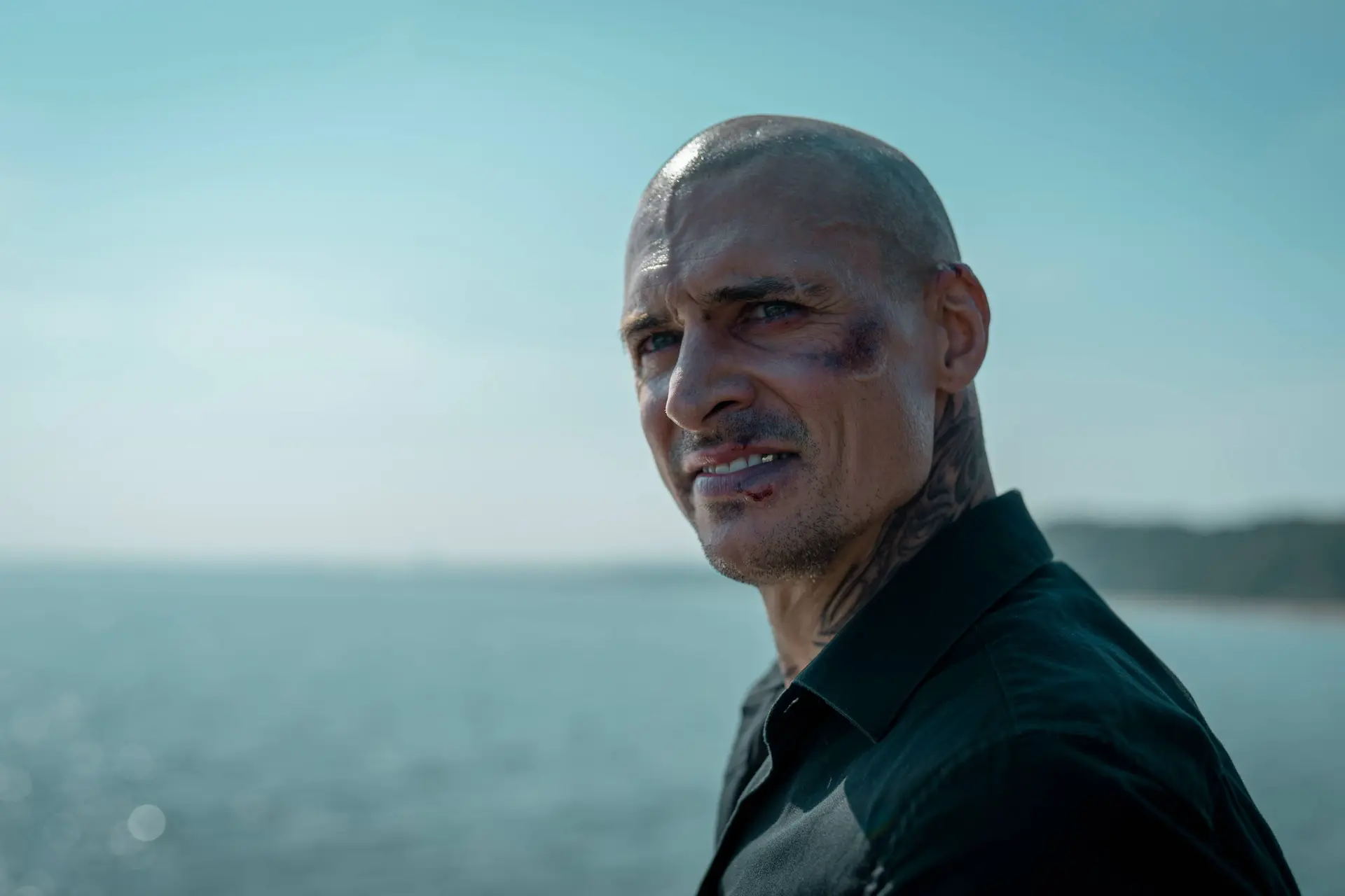 Netflix-kijkers lopen weg met nieuwe knallende misdaadfilm: "Mega vet, écht een vette film!"