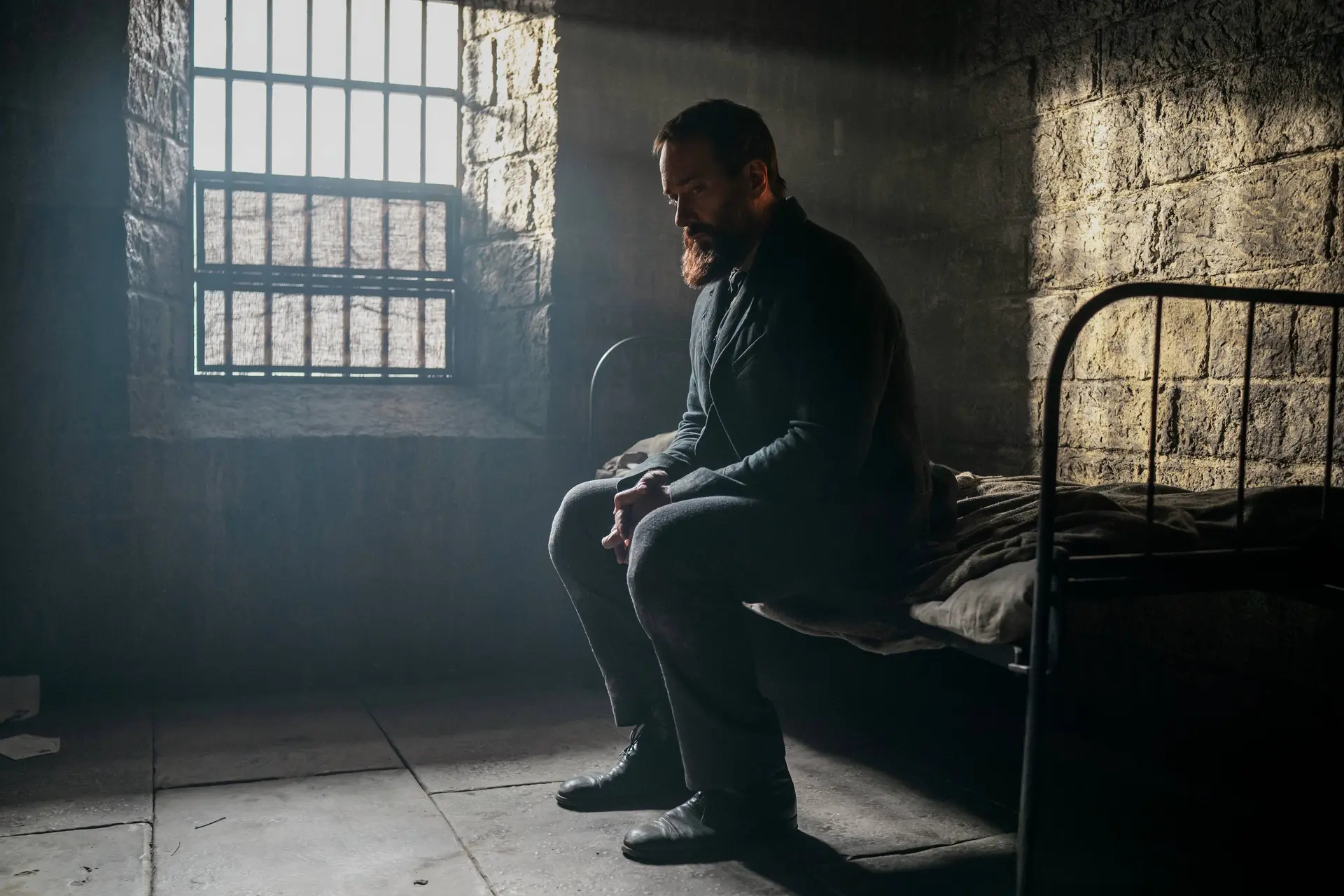 Historisch Netflix-drama wordt door kijkers de hemel in geprezen: "Absoluut briljant!"