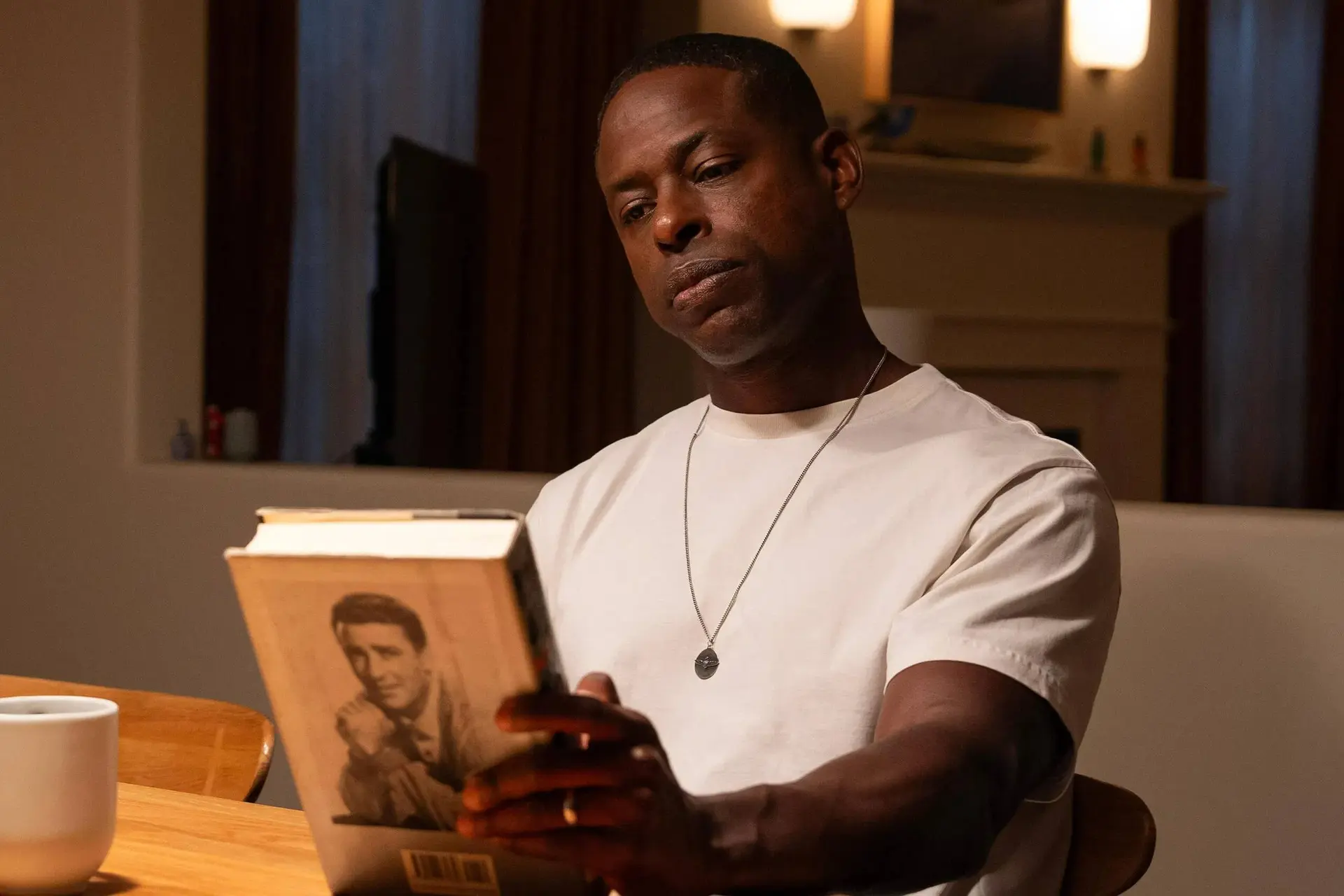 Nieuw seizoen van mysterieuze thrillerserie met Sterling K. Brown nu te streamen