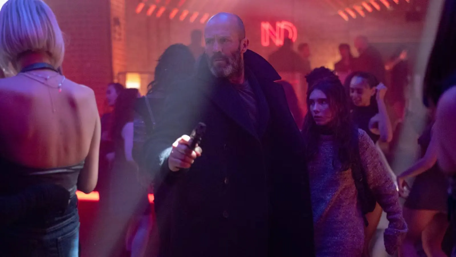 'Shelter' trailer: nieuwe knallende actiefilm met Jason Statham binnenkort te zien